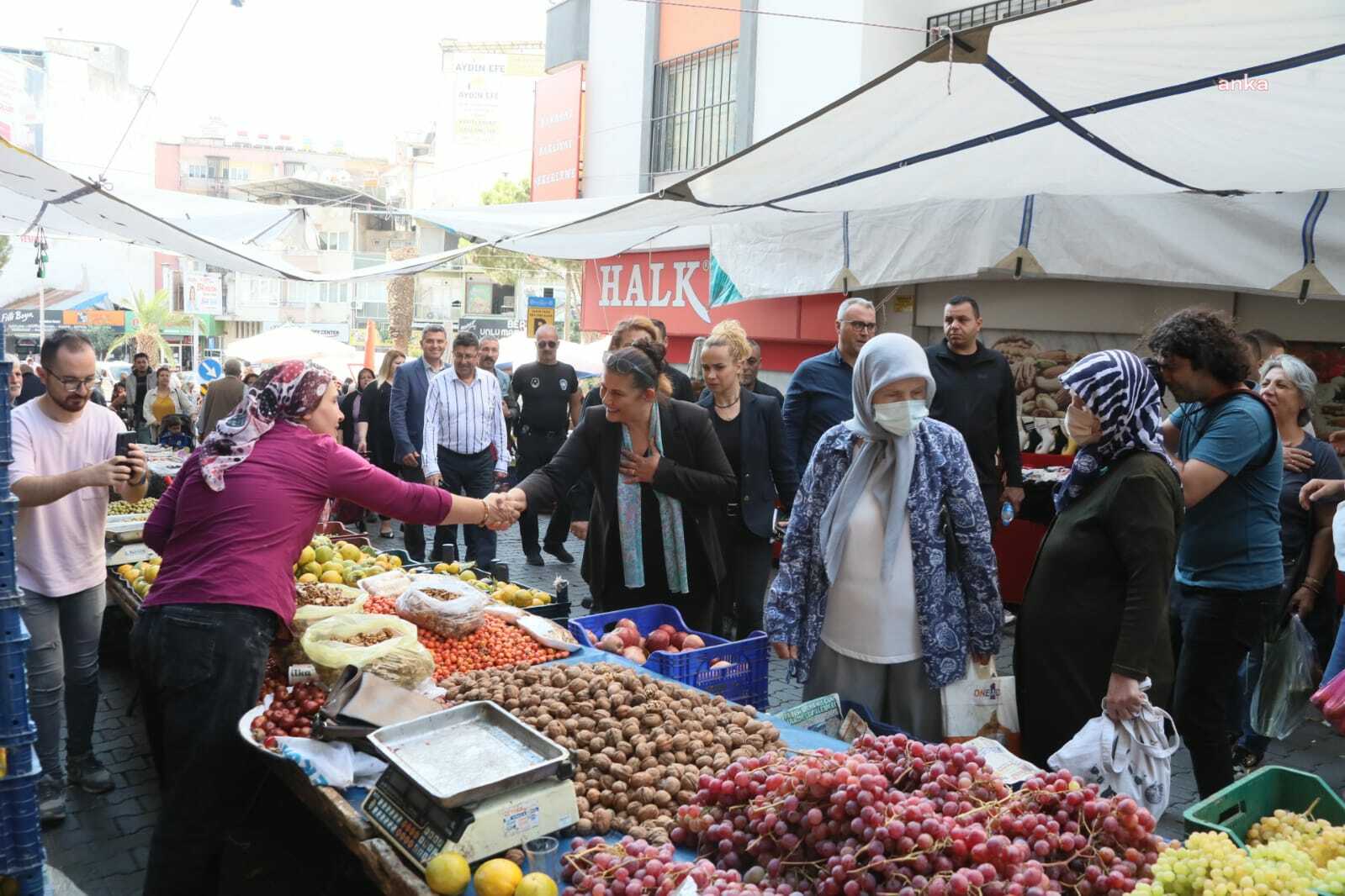 AYDIN BÜYÜKŞEHİR BELEDİYE BAŞKANI ÇERÇİOĞLU, SALI PAZARI’NI ZİYARET ETTİ