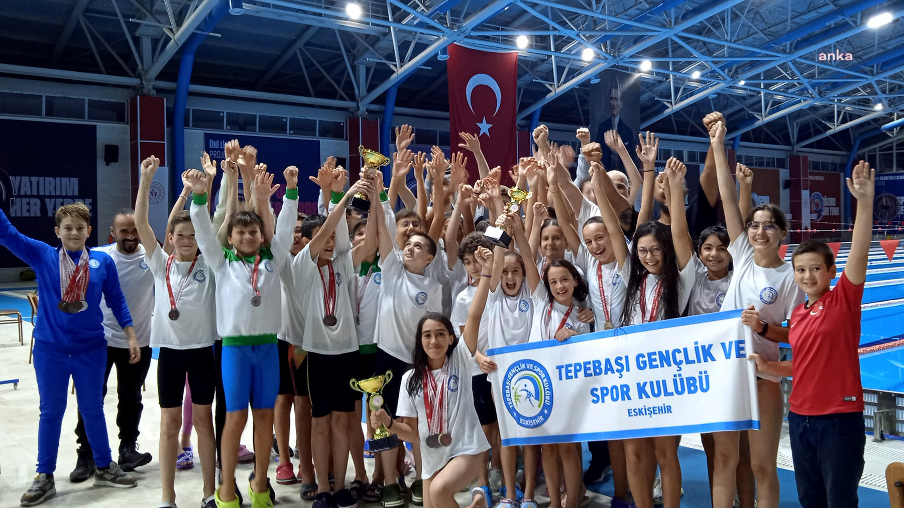 TEPEBAŞI BELEDİYESİ'NİN GENÇ YÜZÜCÜLERİ, BÖLGE MÜSABAKASINA KATILACAK