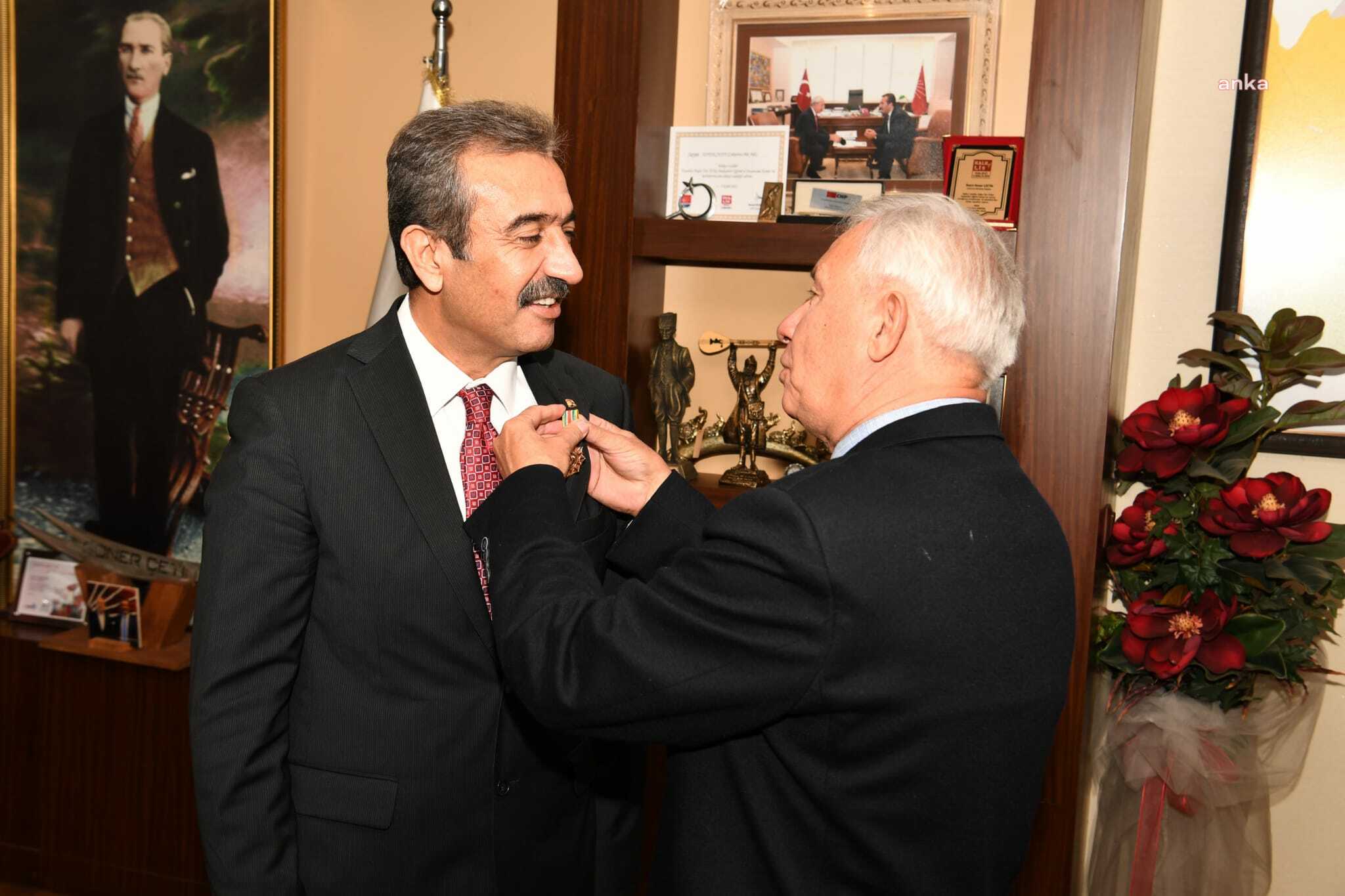 ÇUKUROVA BELEDİYE BAŞKANI ÇETİN’E ADALETİN KILICI MADALYASI