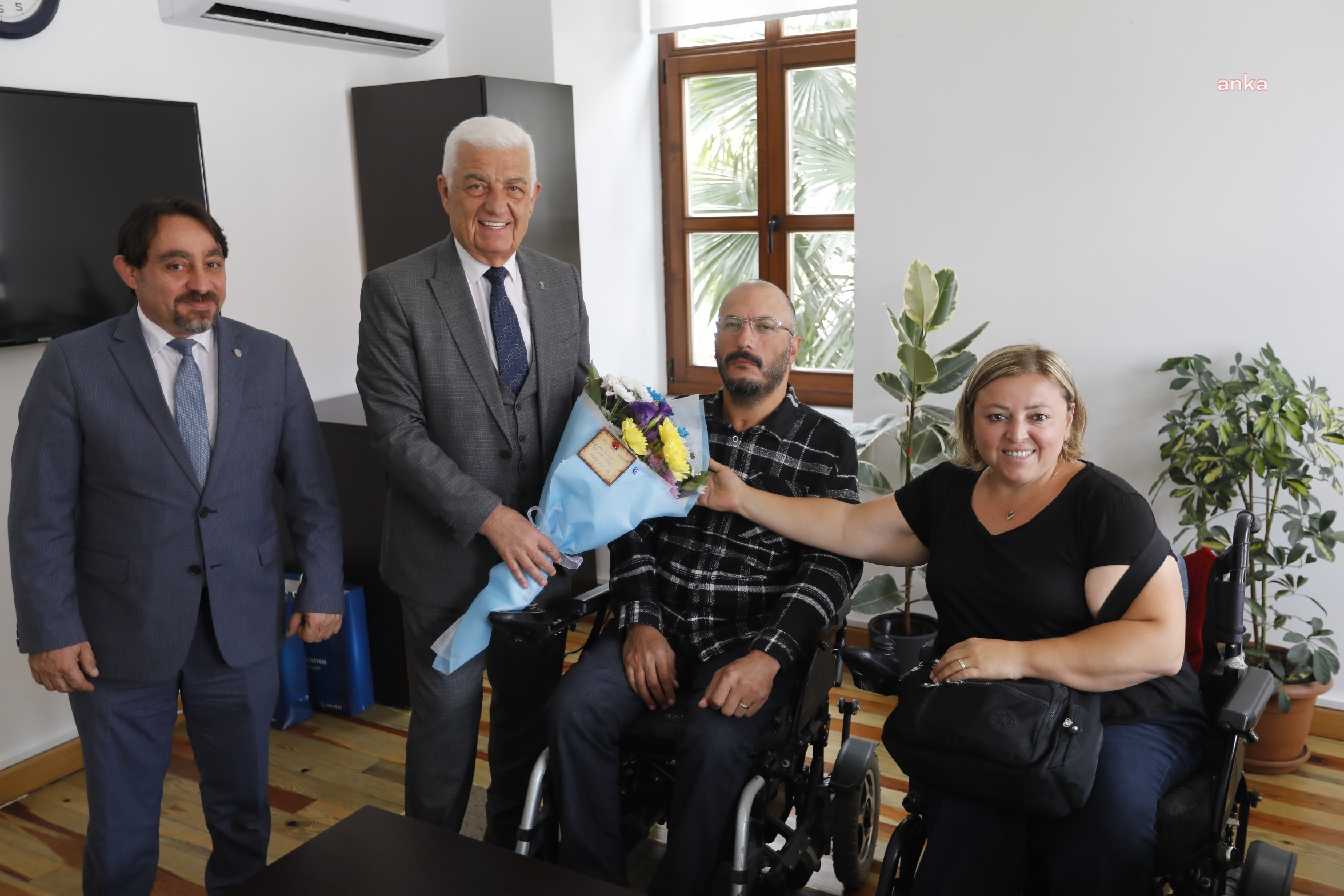 YENİ EVLİ ÇİFTTEN MUĞLA BÜYÜKŞEHİR BELEDİYE BAŞKANI GÜRÜN’E TEŞEKKÜR ZİYARETİ