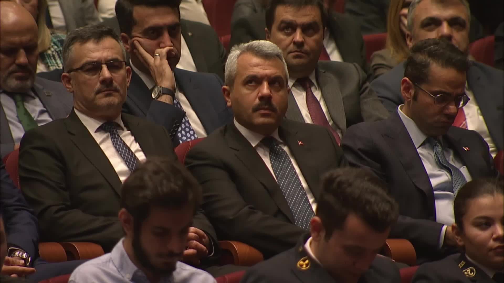 ERDOĞAN: FIRSAT EŞİTLİĞİ, ŞEFFAFLIK, HESAP VEREBİLİRLİK, YENİLİKÇİLİK VE LİYAKAT GİBİ DEĞERLERİ ESAS ALAN BİR İNSAN KAYNAĞI KÜLTÜRÜ OLUŞTURMANIN PEŞİNDEYİZ