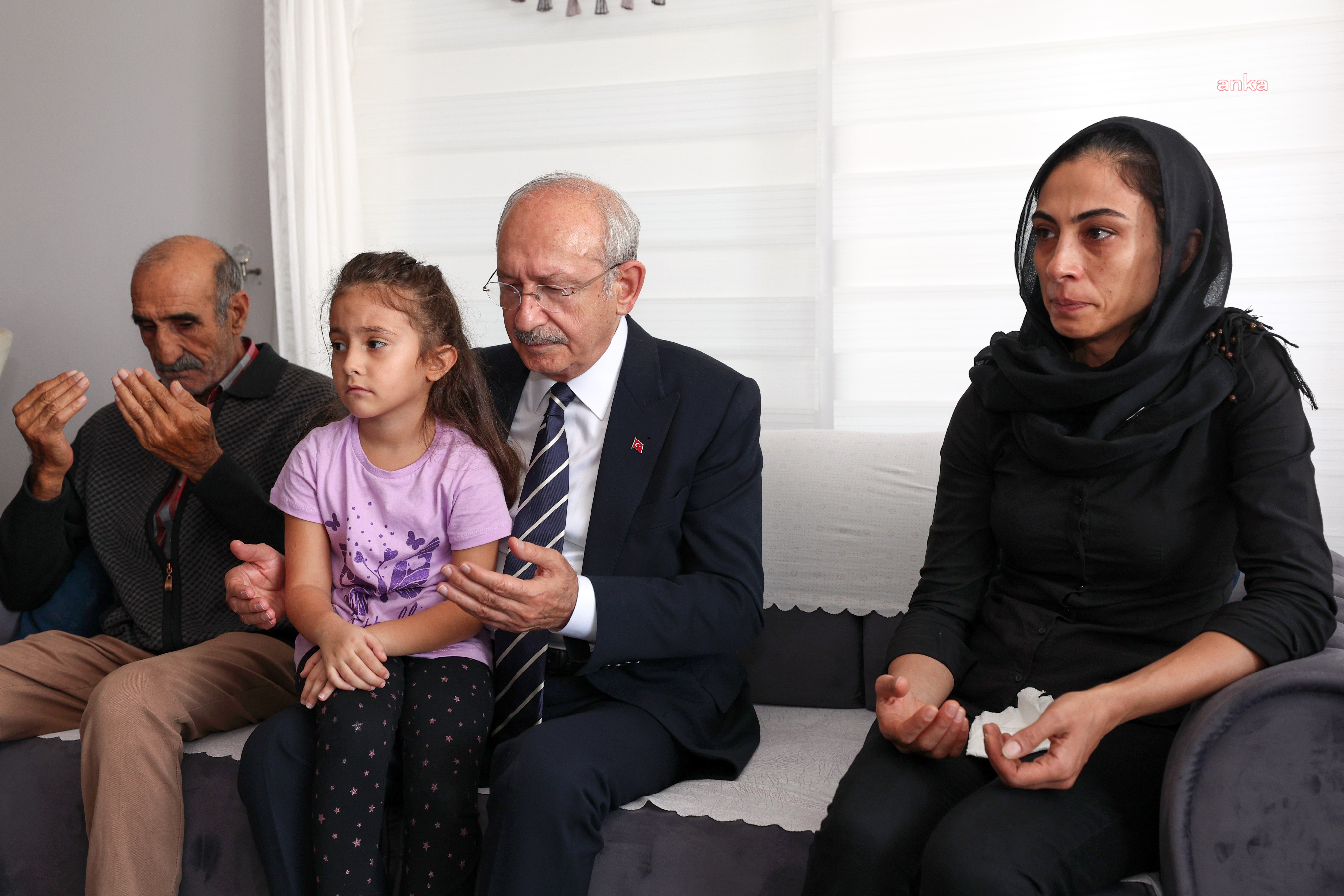 KILIÇDAROĞLU, TECE POLİSEVİNDE ŞEHİT OLAN GEZER’İN AİLESİNE TAZİYE ZİYARETİ YAPTI