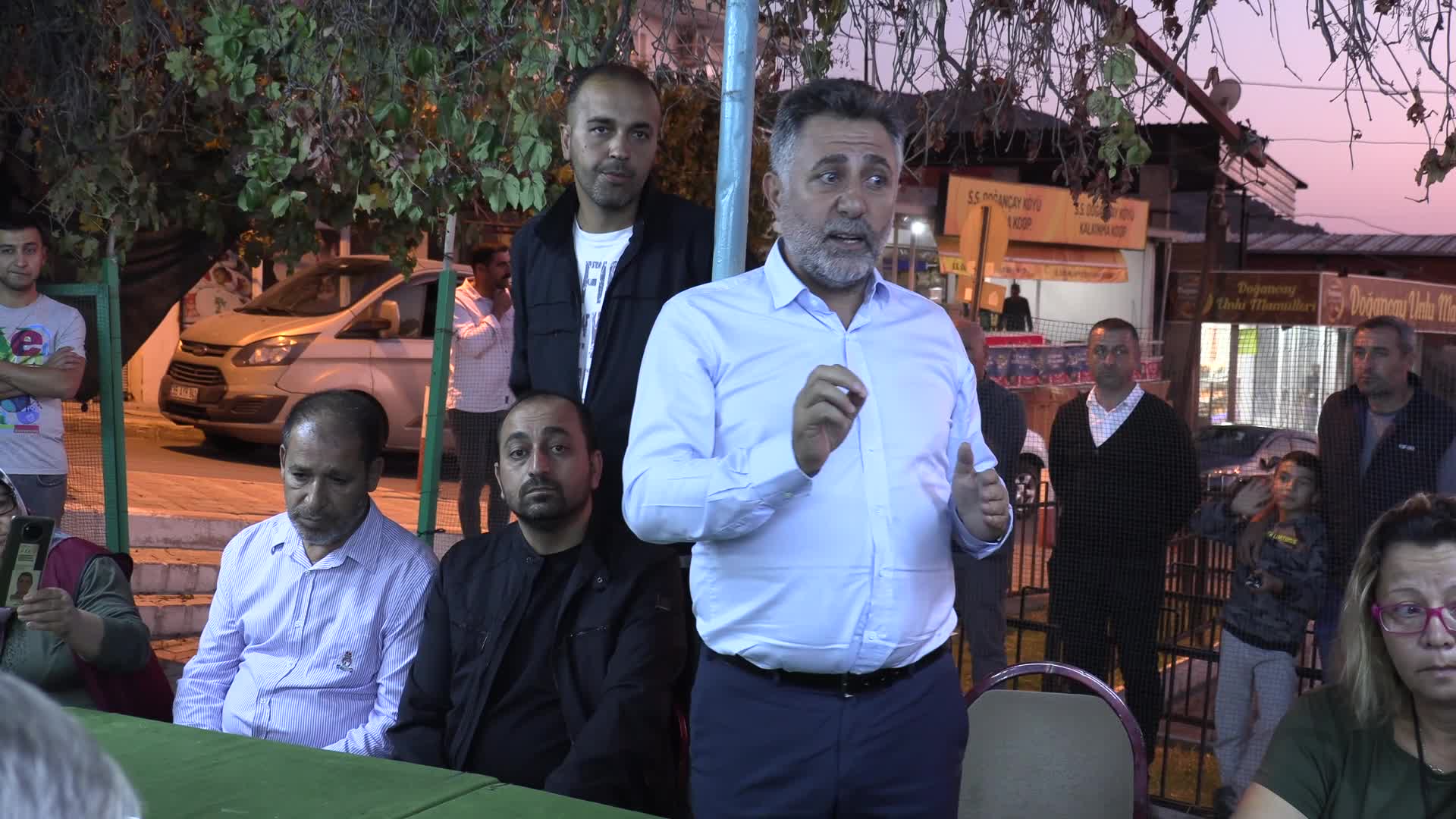 BAYRAKLI BELEDİYE BAŞKANI SERDAR SANDAL'DAN DOĞANÇAY'DA YURTTAŞLARA UYARI: "EVLERİNİZİ, ARSALARINIZI SATMAYIN"