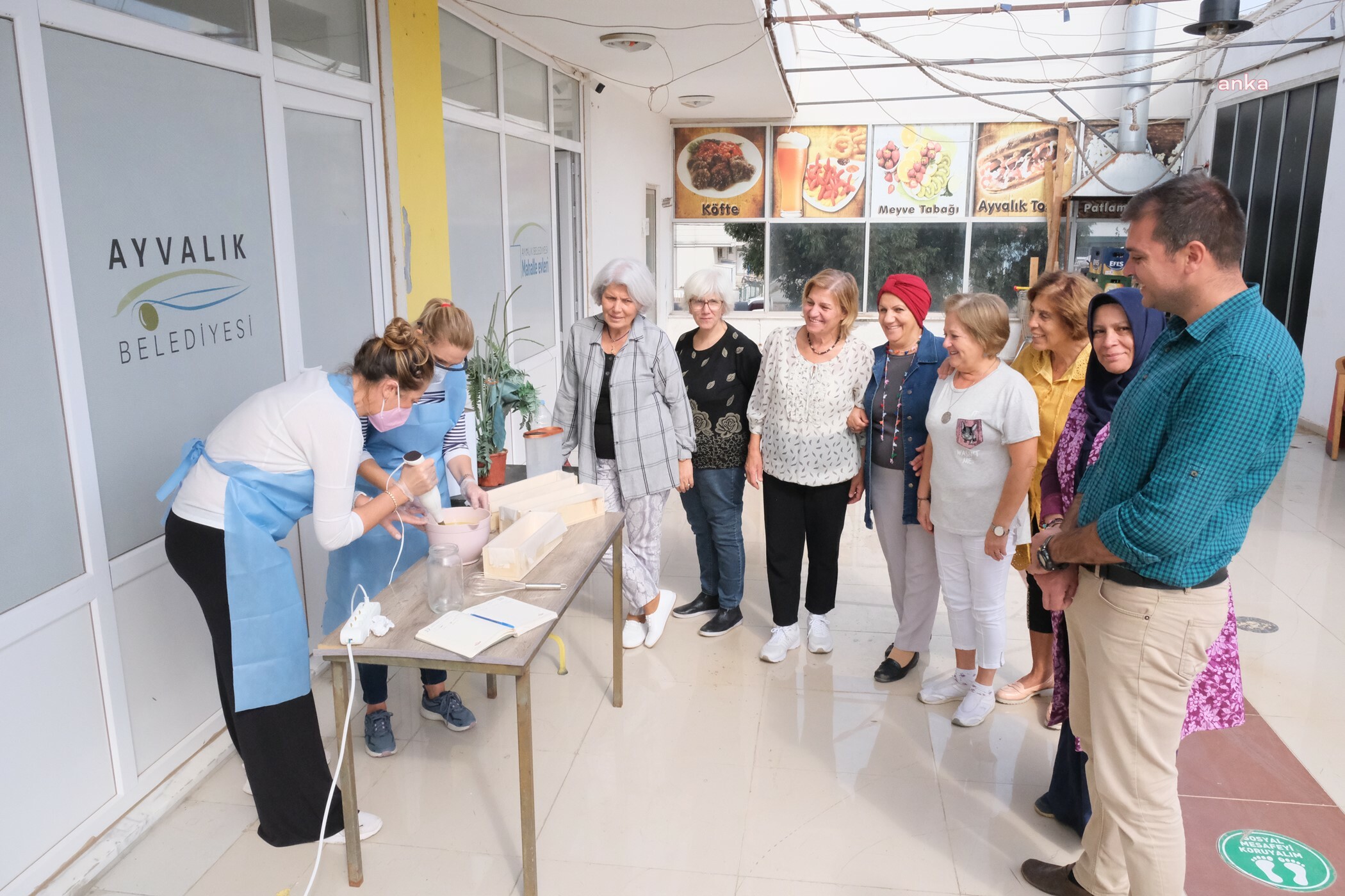 AYVALIK BELEDİYESİ MAHALLEEVLERİ’NDE KOKULU DOĞAL SABUNLAR ÜRETİLİYOR