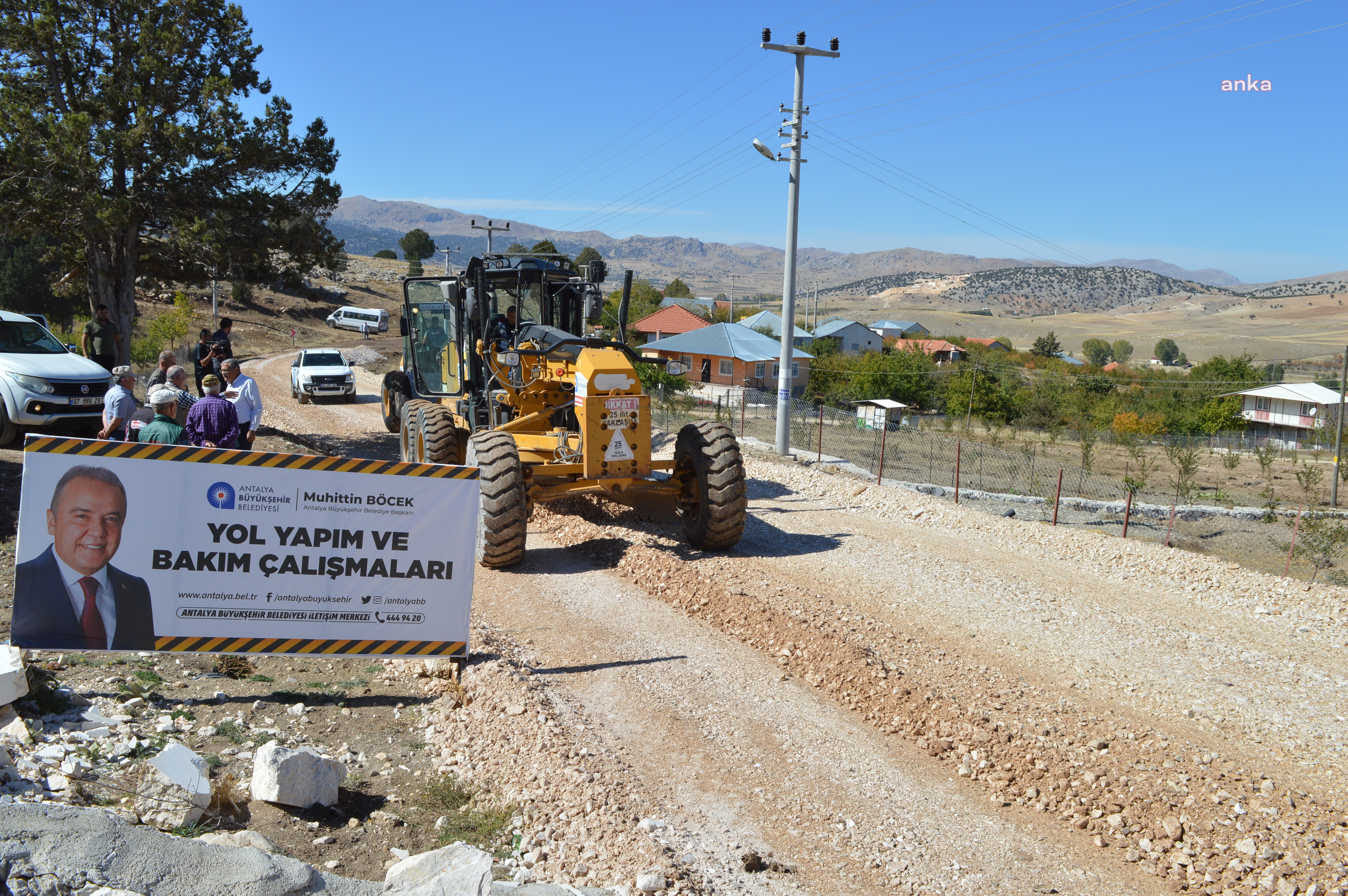 ANTALYA BÜYÜKŞEHİR’DEN KORKUTELİ YELEME MAHELLESİ GRUP YOLUNDA STABİLİZE ÇALIŞMASI