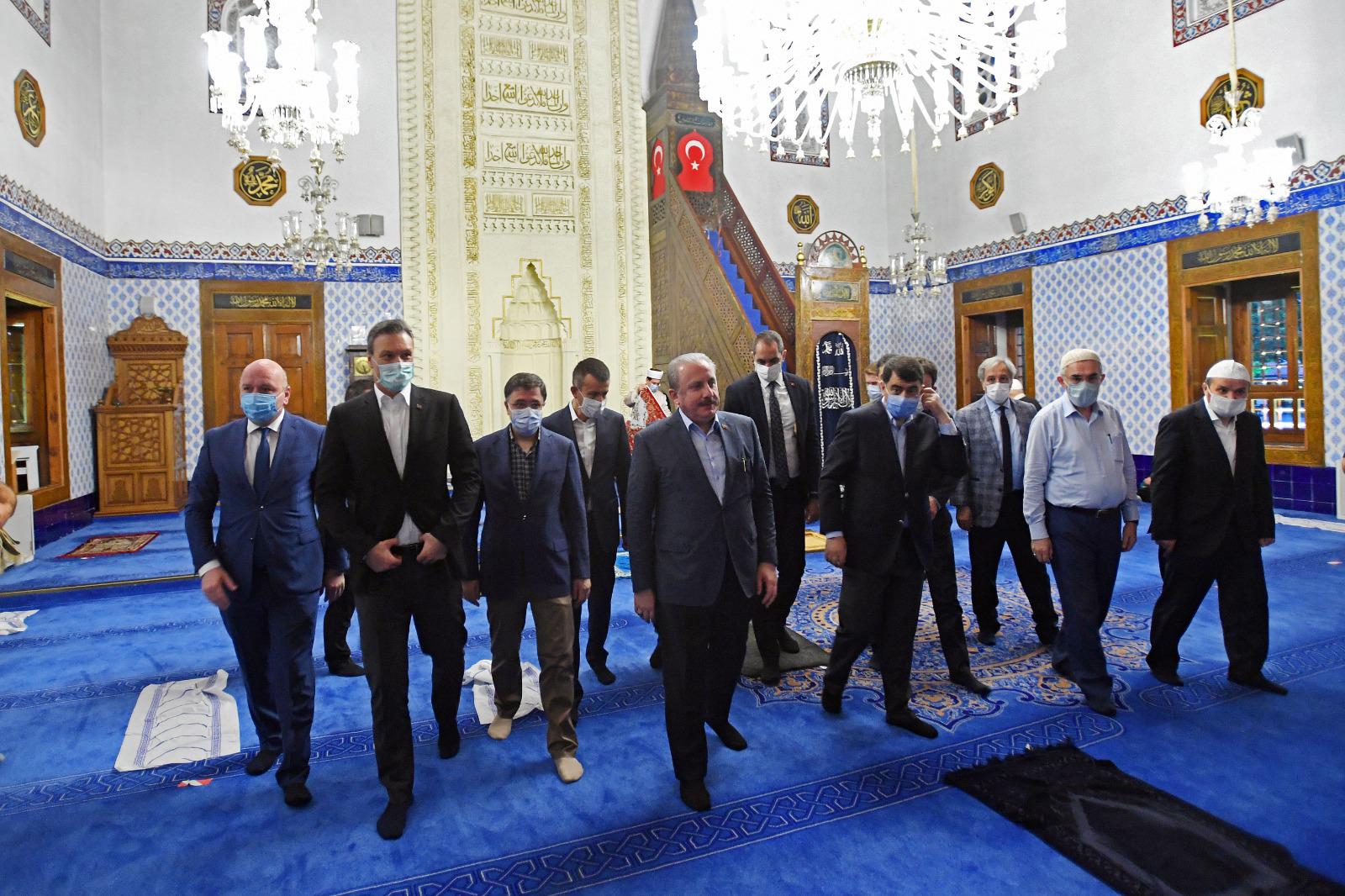 YENİDEN TBMM BAŞKANI SEÇİLEN ŞENTOP, HACI BAYRAM CAMİSİ'NDE SABAH NAMAZI KILDI
