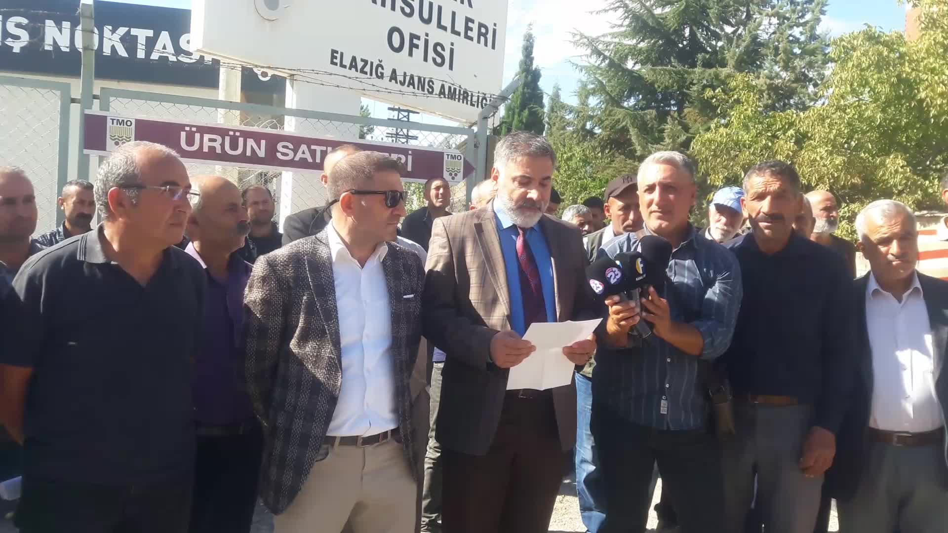ELAZIĞLI VE TUNCELİLİ BESİCİLER, TMO’NUN AÇIKLADIĞI ARPA SATIŞ FİYATINI PROTESTO ETTİ