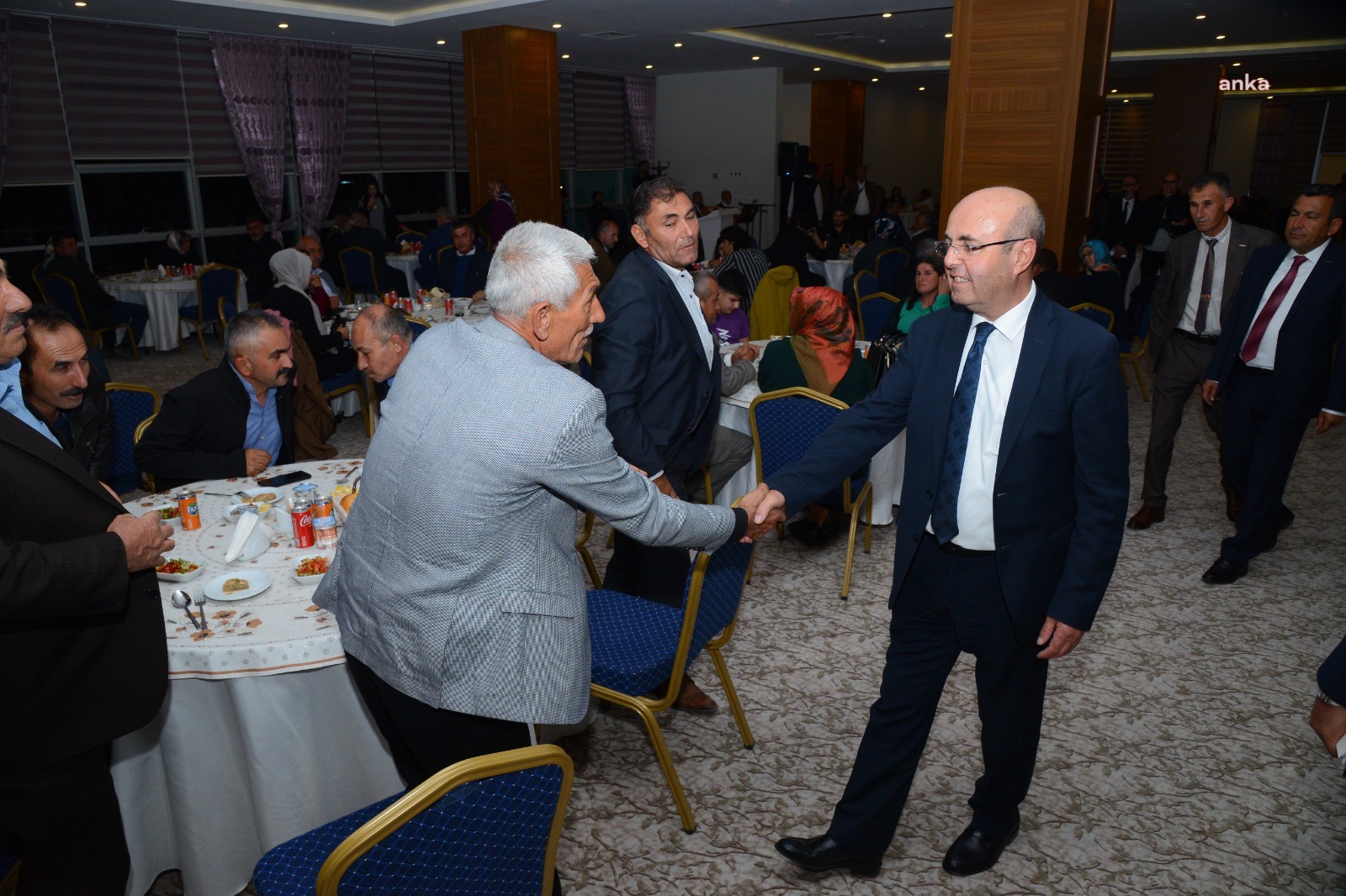 KIRŞEHİR BELEDİYE BAŞKANI EKİCİOĞLU, MUHTARLARLA DAYANIŞMA YEMEĞİNDE BİR ARAYA GELDİ