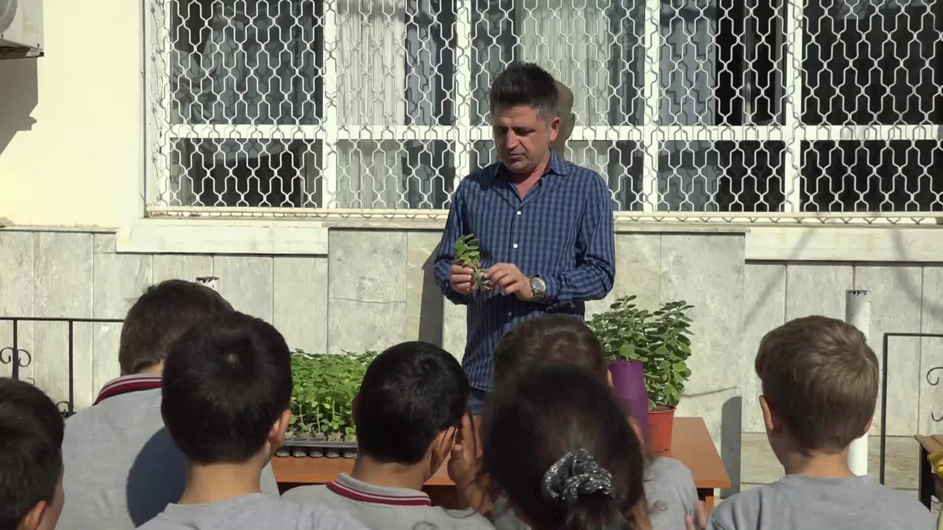 BORNOVALI MİNİKLER TOPRAKLA BULUŞTU