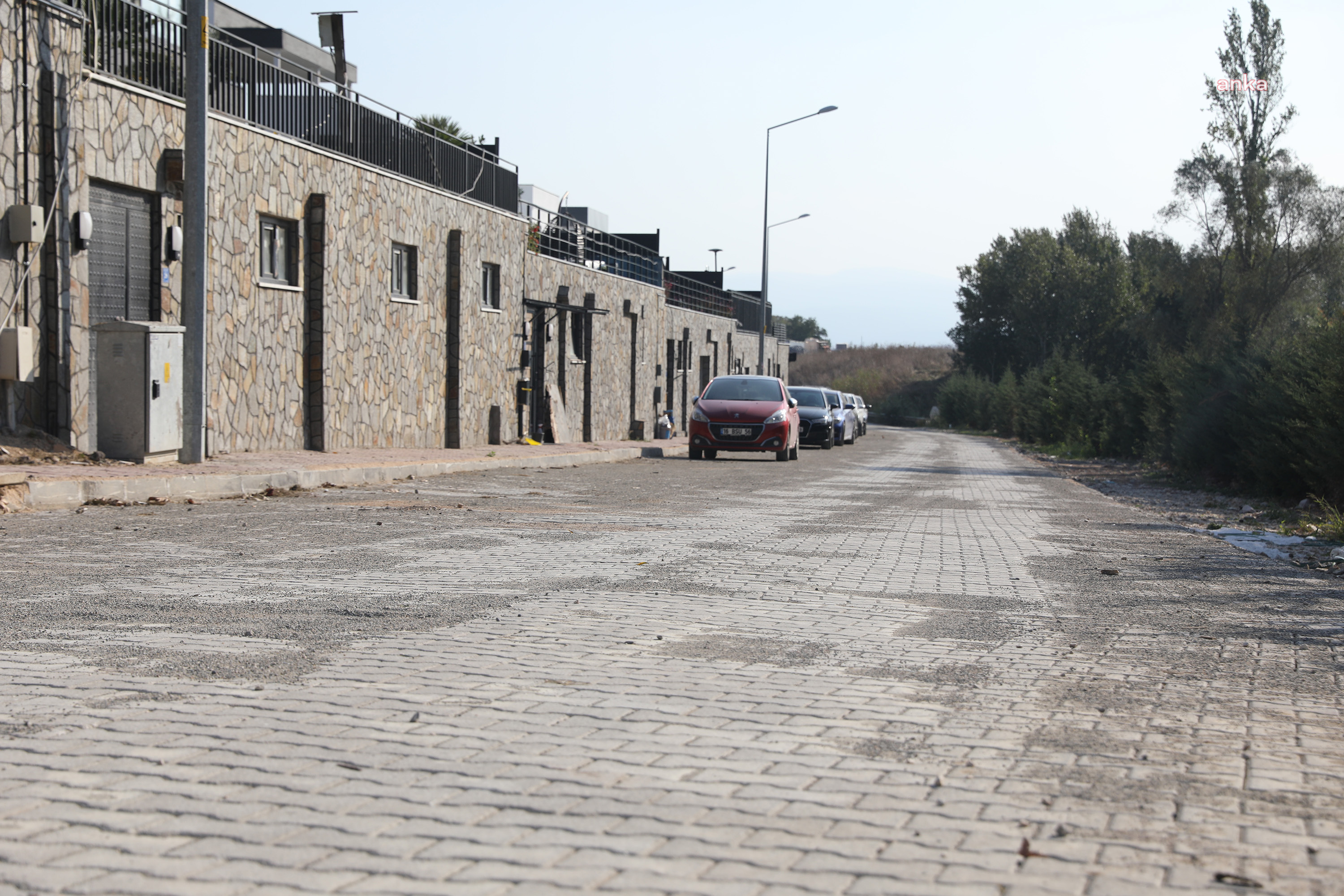 MUDANYA GENELİNDE BETON PARKE ÇALIŞMALARI SÜRÜYOR
