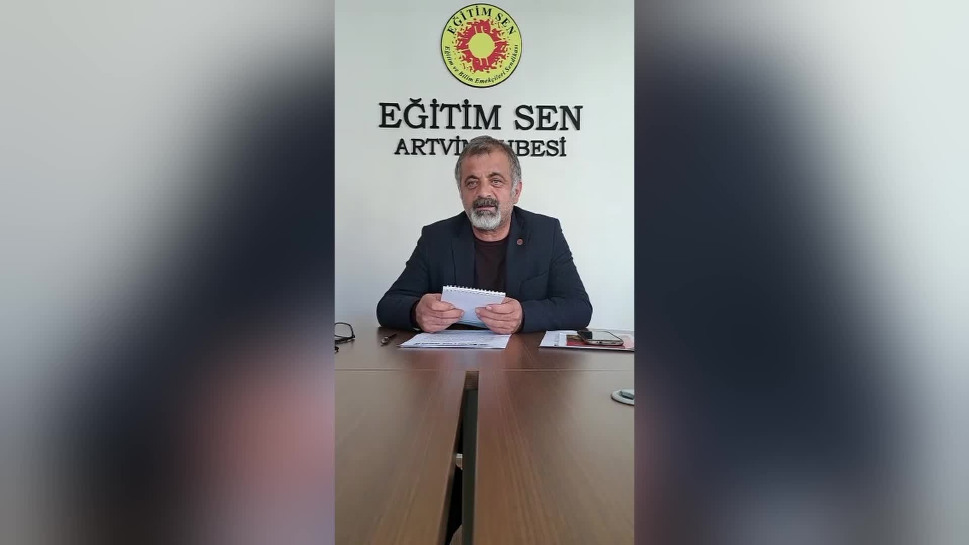 EĞİTİM-SEN ARTVİN ŞUBE BAŞKANI GÜMÜŞ'TEN KEMALPAŞA İLÇE MİLLİ EĞİTİM MÜDÜRÜ'NÜN SOSYAL MEDYA PAYLAŞIMI NEDENİYLE GÖREVDEN ALINMASINA TEPKİ