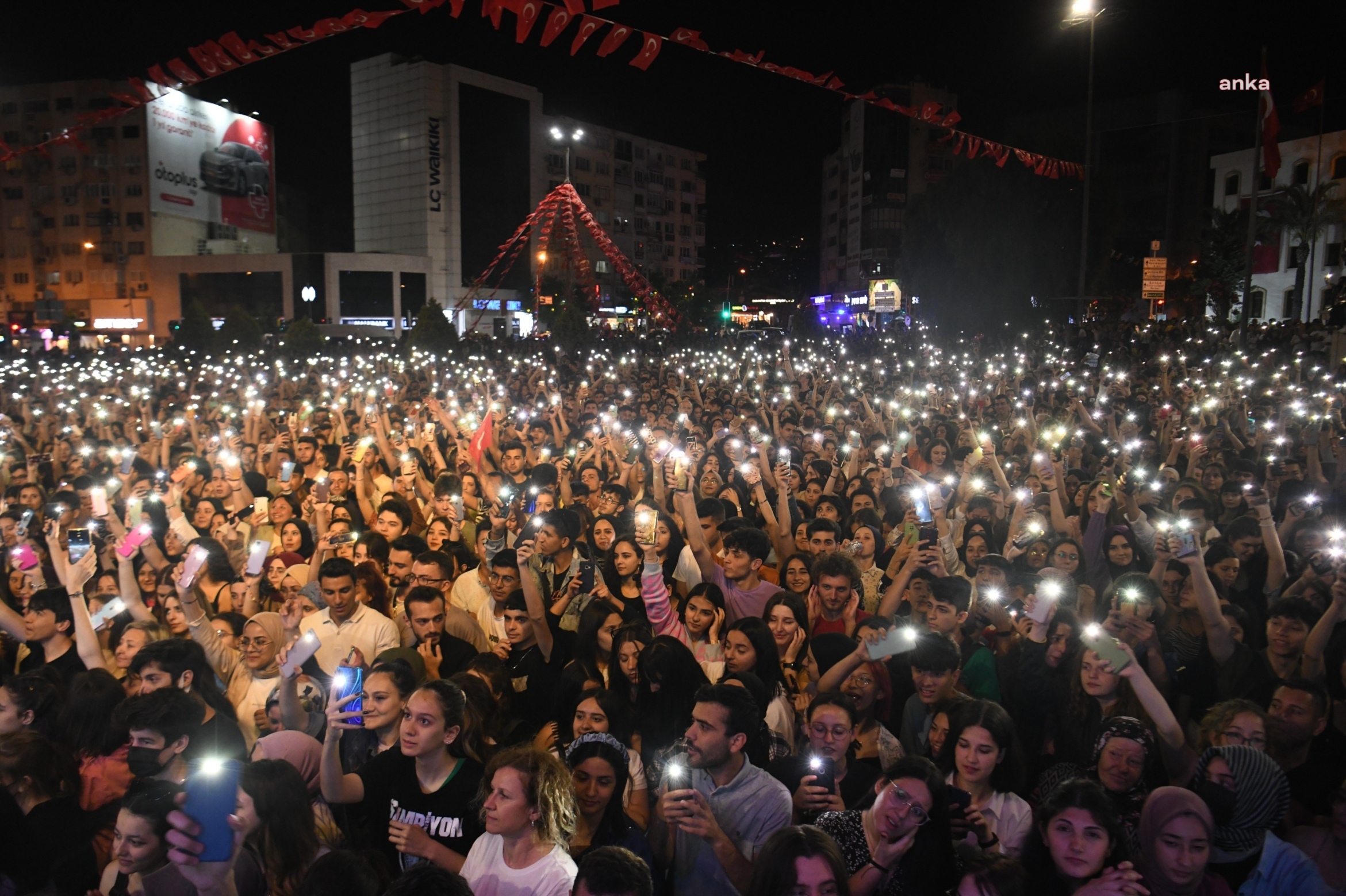 BORNOVA BELEDİYESİ, 29 EKİM KUTLAMALARINA HAZIR
