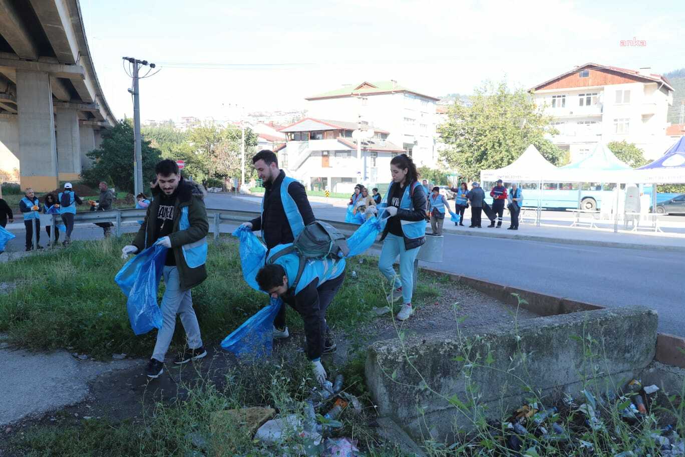 İZMİT BELEDİYESİ, ŞİRİNTEPE MAHALLESİ’NDEKİ ATIKLARI GERİ DÖNÜŞÜME KAZANDIRDI