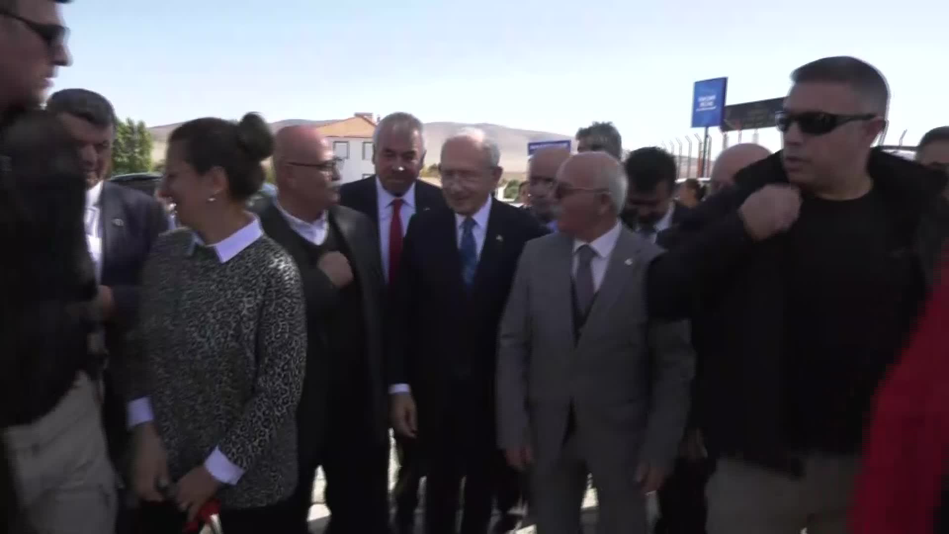 KILIÇDAROĞLU, YOZGAT’TA YAŞLI BAKIMEVİNİ ZİYARET ETTİ