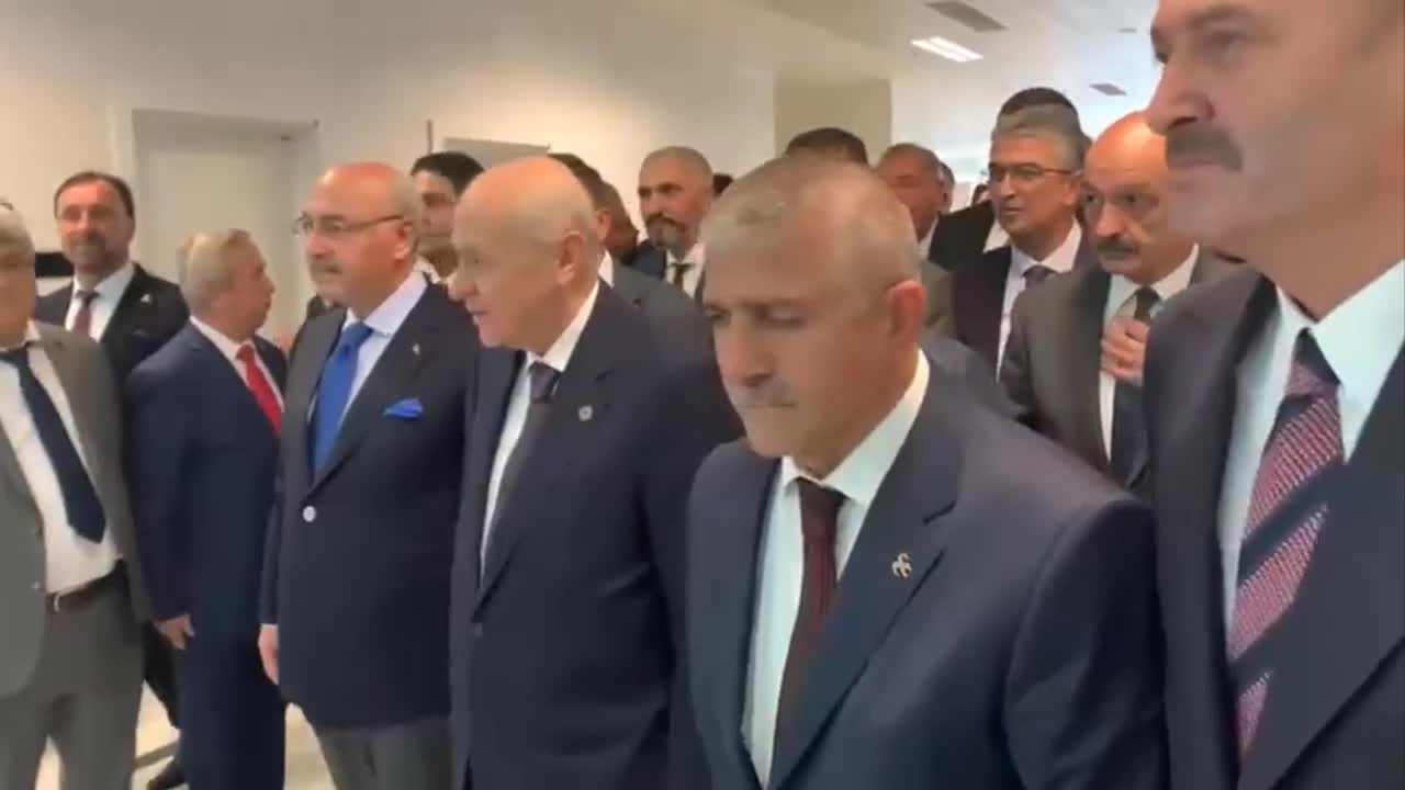 CHP İZMİR İL BAŞKANI YÜCEL'DEN, DEVLET BAHÇELİ'Yİ HAVALİMANINDA KARŞILAYAN İZMİR VALİSİ YAVUZ SELİM KÖŞGER'E TEPKİ: "DEVLETİN İTİBARINI ZEDELEMEK İŞTE BÖYLE BİR ŞEY"