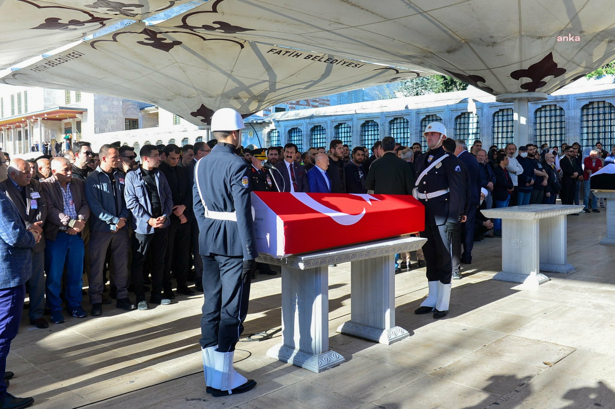 KOMİSER YARDIMCISI ALİM NAR'IN CENAZESİ EDİRNEKAPI ŞEHİTLİĞİ'NDE TOPRAĞA VERİLDİ