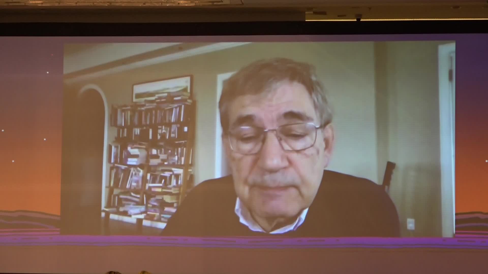 T24 YILLIK BULUŞMALARI… ORHAN PAMUK: “BENİM İÇİN İYİMSER SENARYO, HALKIN OYUYLA MEVCUT İKTİDARIN SEÇİMİ KAYBEDEREK DÜRÜSTÇE GİTMESİDİR. SAF BİR ENTELEKTÜEL OLDUĞUM İÇİN BUNA İNANIYORUM”
