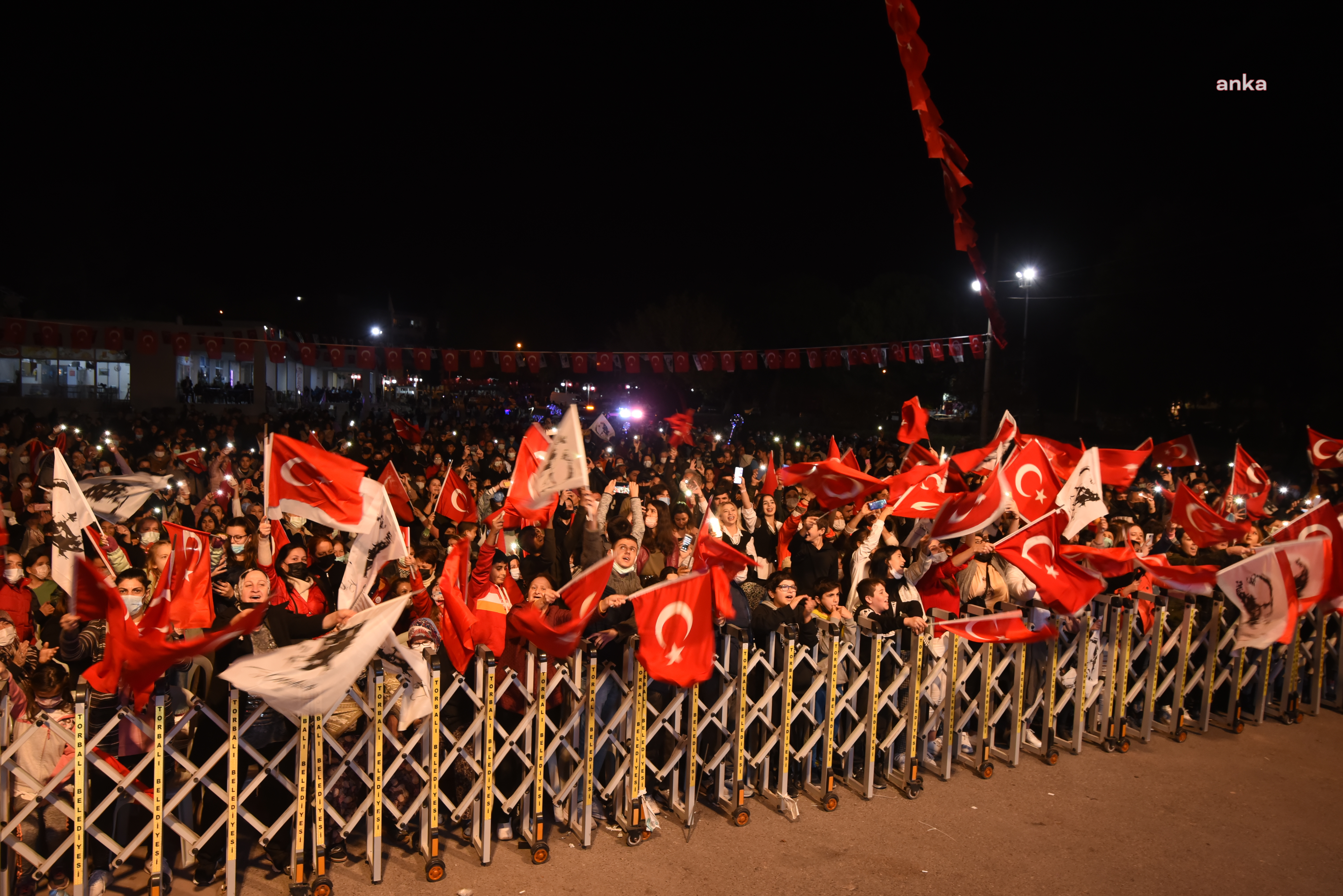 TORBALI BELEDİYESİ, CUMHURİYET BAYRAMI KUTLAMALARI İÇİN HAZIRLIKLARINI TAMAMLADI