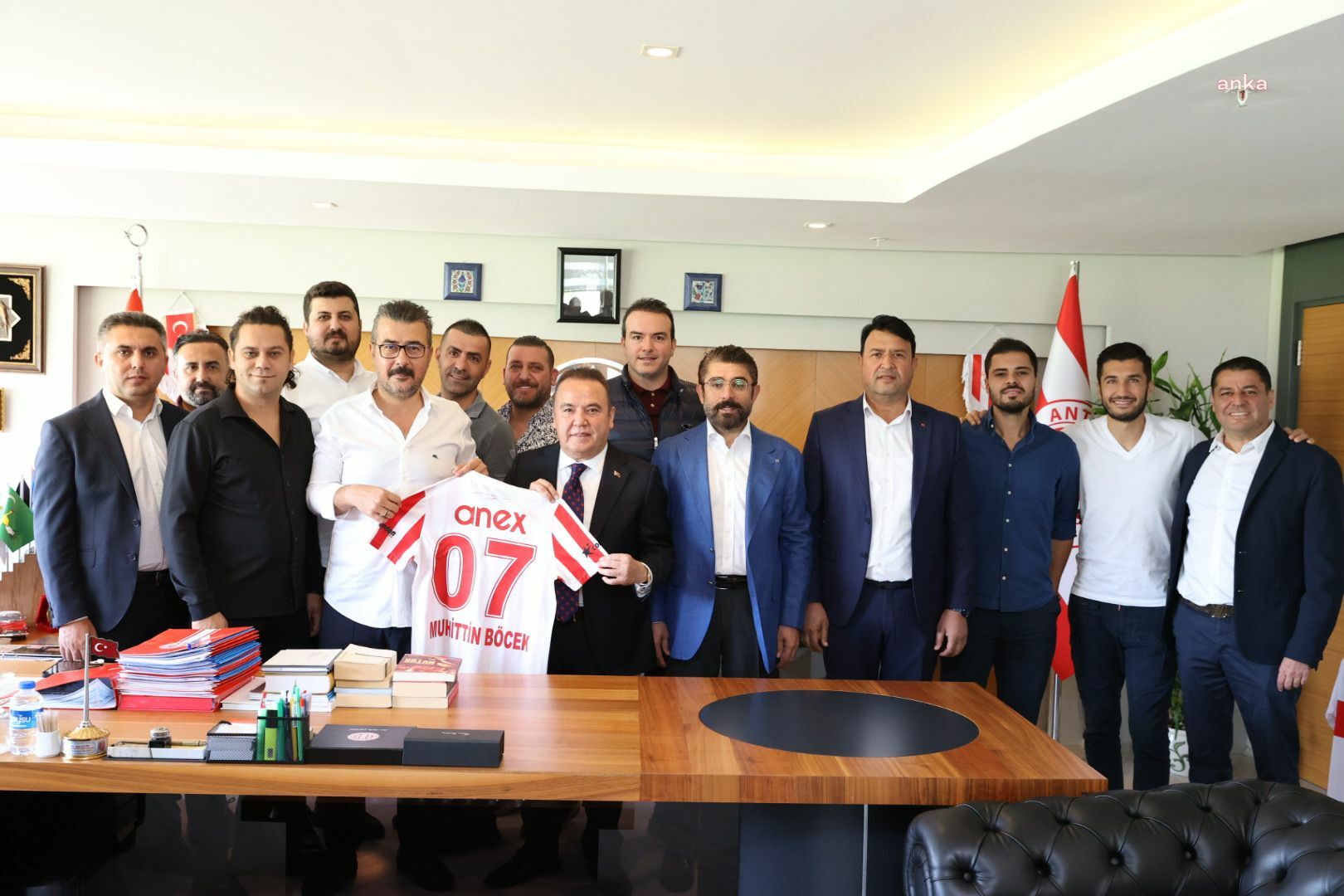 MUHİTTİN BÖCEK, YENİ YAŞINI SÜRPRİZ KUTLAMALARLA KARŞILADI
