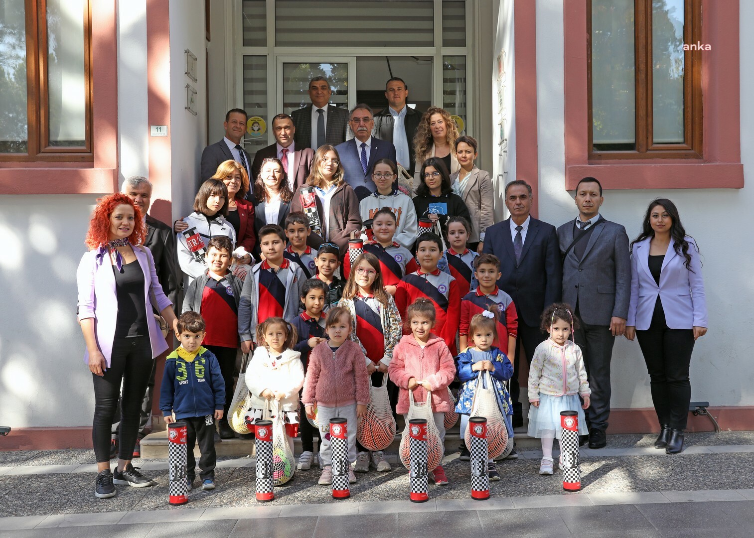MENTEŞE'DE ATIK PİL TOPLAMA KAMPANYASINDA DERECEYE GİREN OKULLARA ÖDÜLLERİ VERİLDİ