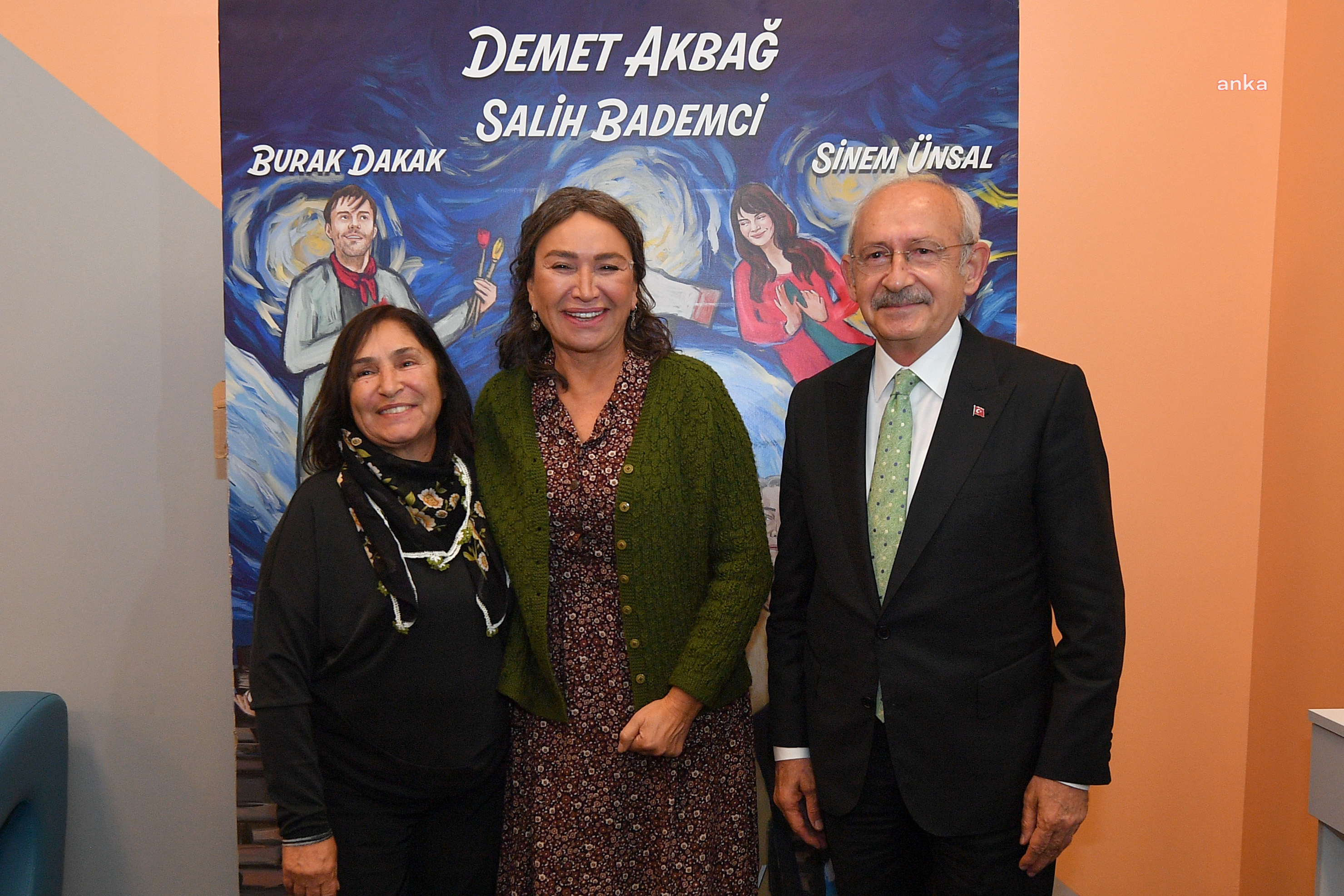 KEMAL KILIÇDAROĞLU, EŞİ SELVİ KILIÇDAROĞLU İLE BİRLİKTE 'AYDINLIKEVLER' OYUNUNU İZLEDİ