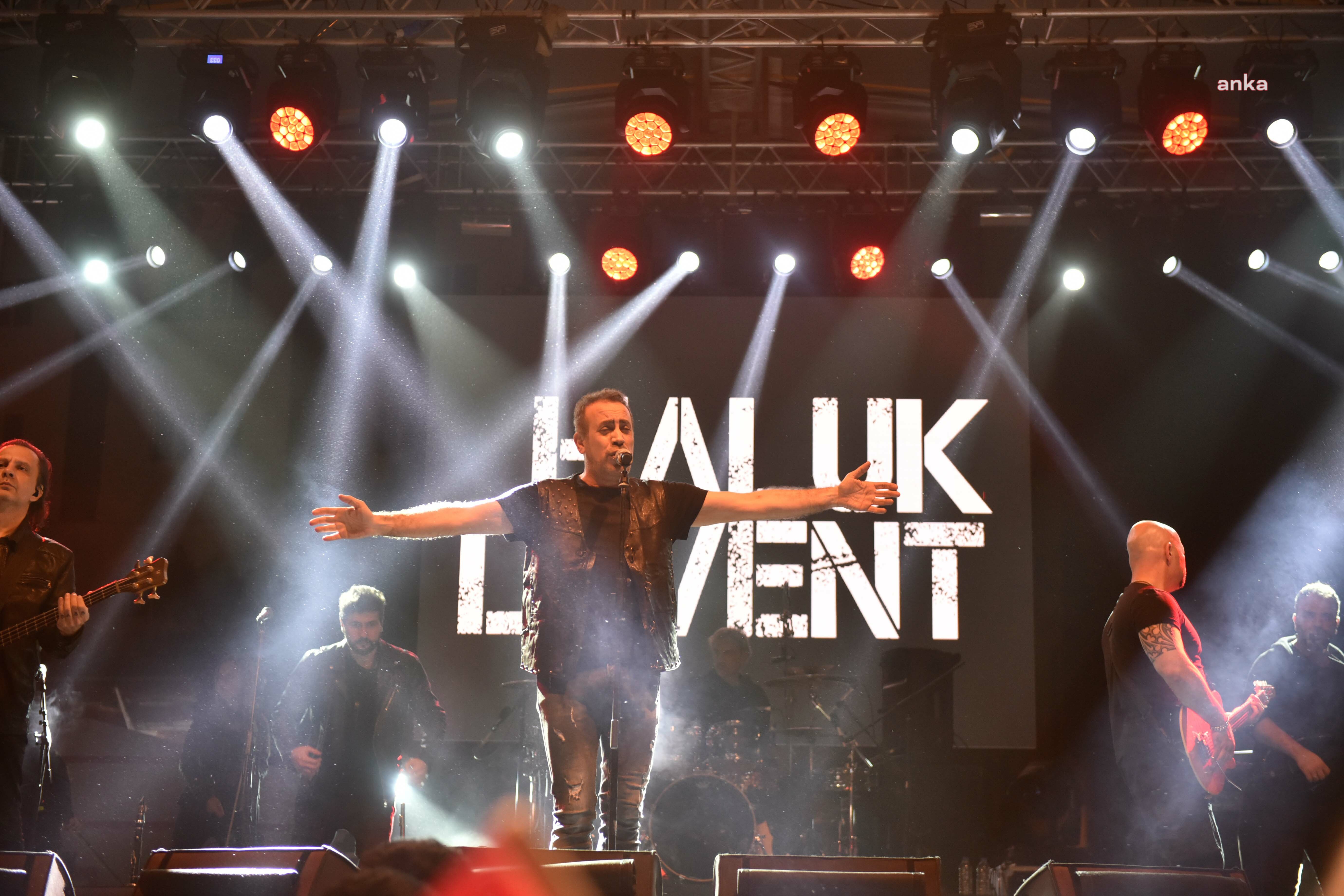 HALUK LEVENT, 29 EKİM CUMHURİYET BAYRAMI KUTLAMALARI KAPSAMINDA ADANA’DA KONSER VERDİ