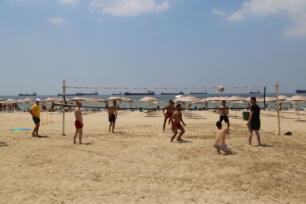 FLORYA GÜNEŞ PLAJINDA SPOR ZAMANI
