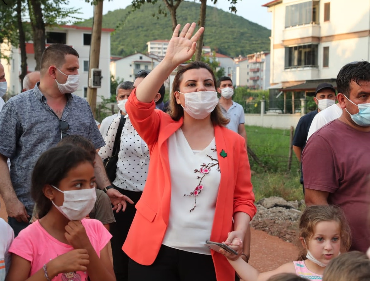 İZMİT BELEDİYE BAŞKANI HÜRRİYET, ALİKAHYA'DA  ÇALIŞMALARI İNCELEDİ, ÇOCUKLARI DİNLEDİ