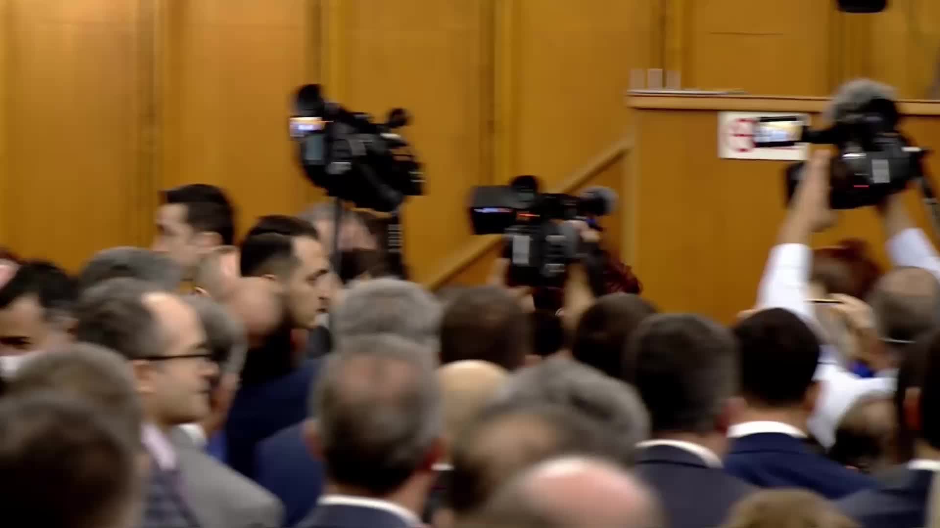 MERAL AKŞENER’DEN MAHİR ÜNAL’A TEPKİ: “BU SÖZLERİ CAHİLLİKLE AÇIKLAMAYA KALKMAK, CAHİLLİK KAVRAMININ İÇİNİ BOŞALTMAK OLUR. BU DÜPEDÜZ, PATOLOJİK BİR CUMHURİYET NEFRETİNE KILIF BULMA GAYRETİDİR”