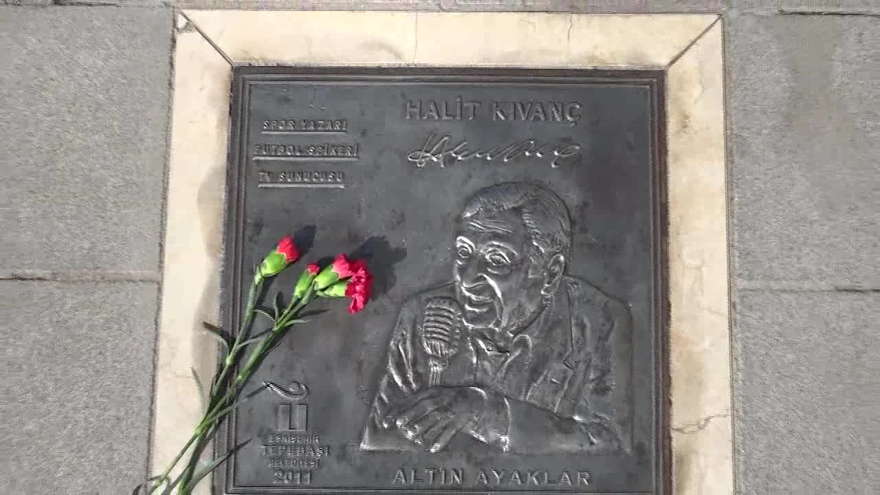 TEPEBAŞI BELEDİYE BAŞKANI ATAÇ: "HALİT AĞABEY’İ MİKROFONU İLE BİRLİKTE BURADA ÖLÜMSÜZLEŞTİRDİK"