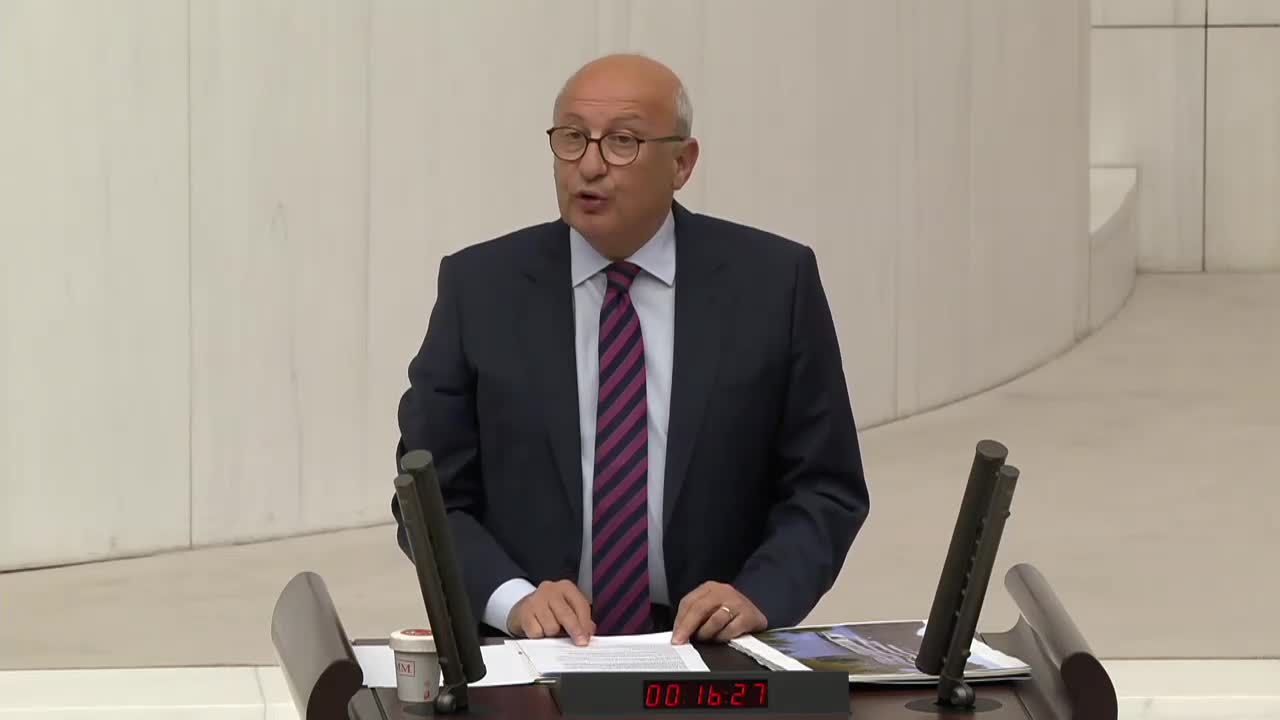 UTKU ÇAKIRÖZER’DEN RUS OLİGARKLARIN YATLARINA TEPKİ: "BUNUN ADI YENİ REZA ZARRABLAR YARATMAKTIR"
