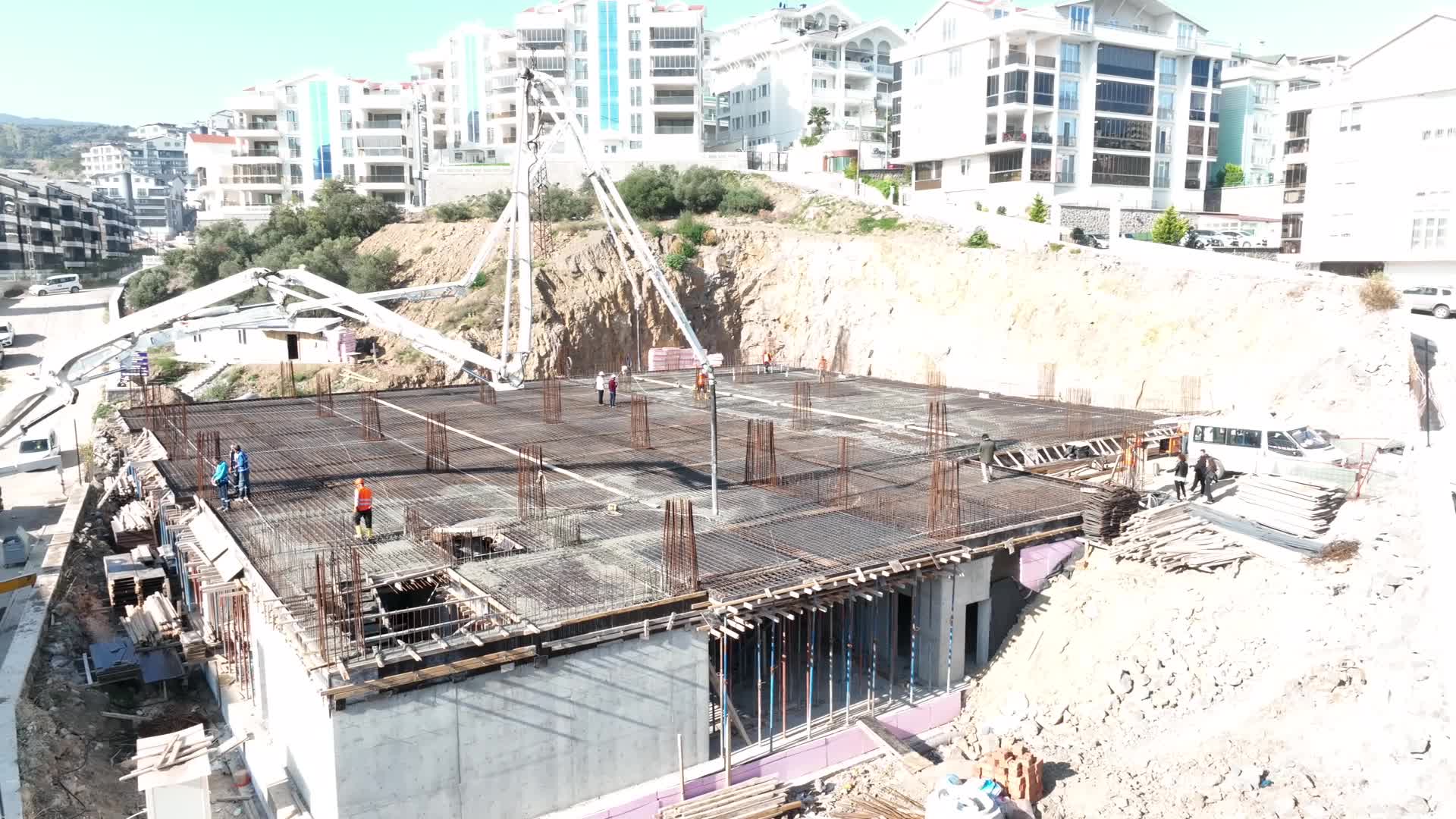 MUDANYA BELEDİYESİ KAPALI PAZAR YERİ İNŞAATINI SÜRDÜRÜYOR
