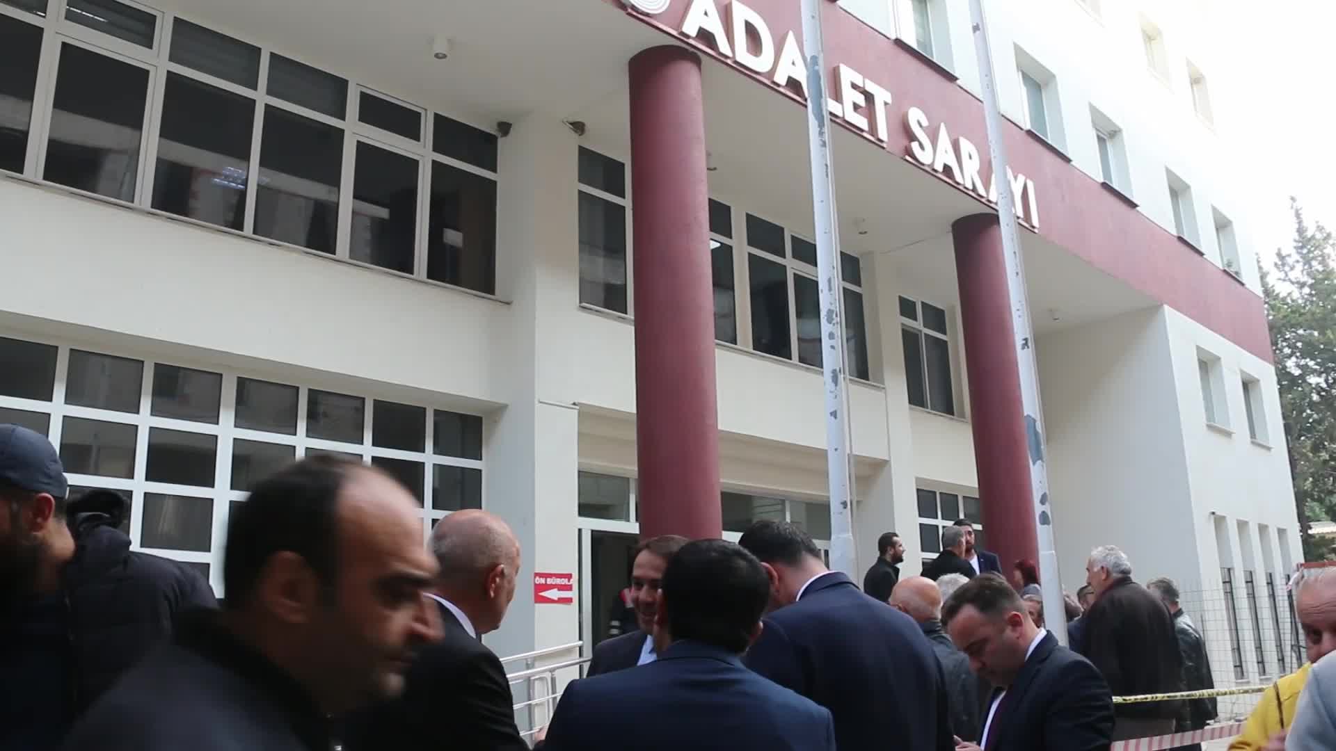 YALOVA BELEDİYESİ’NDE 2014 ÖNCESİNE AİT YOLSUZLUK İDDİALARIYLA İLGİLİ YARGILAMADA CHP’LİLER DURUŞMA SALONUNU TERK ETTİ… MUHARREM ERKEK: “ADALETİ, DEVLETİ BÖYLE ÇÜRÜTTÜLER”