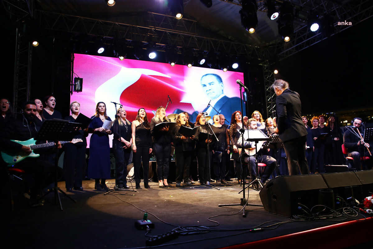 ÂŞIK VEYSEL, SARIYER'DE TÜRKÜLERLE ANILDI