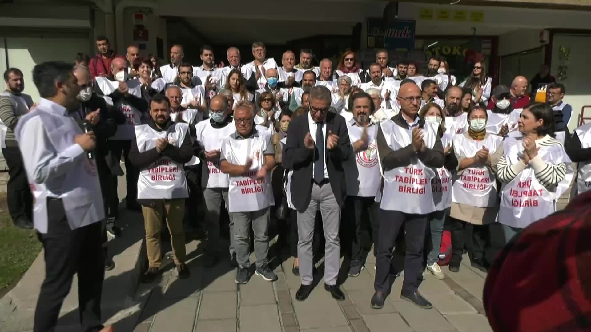 TTB VE TABİP ODALARINDAN ŞEBNEM KORUR FİNCANCI’NIN TUTUKLANMASINA TEPKİ: "ŞEBNEM HOCA, ÖNLÜĞÜNÜN AKI GİBİ ALNI AK BİR BİLİM İNSANIDIR"