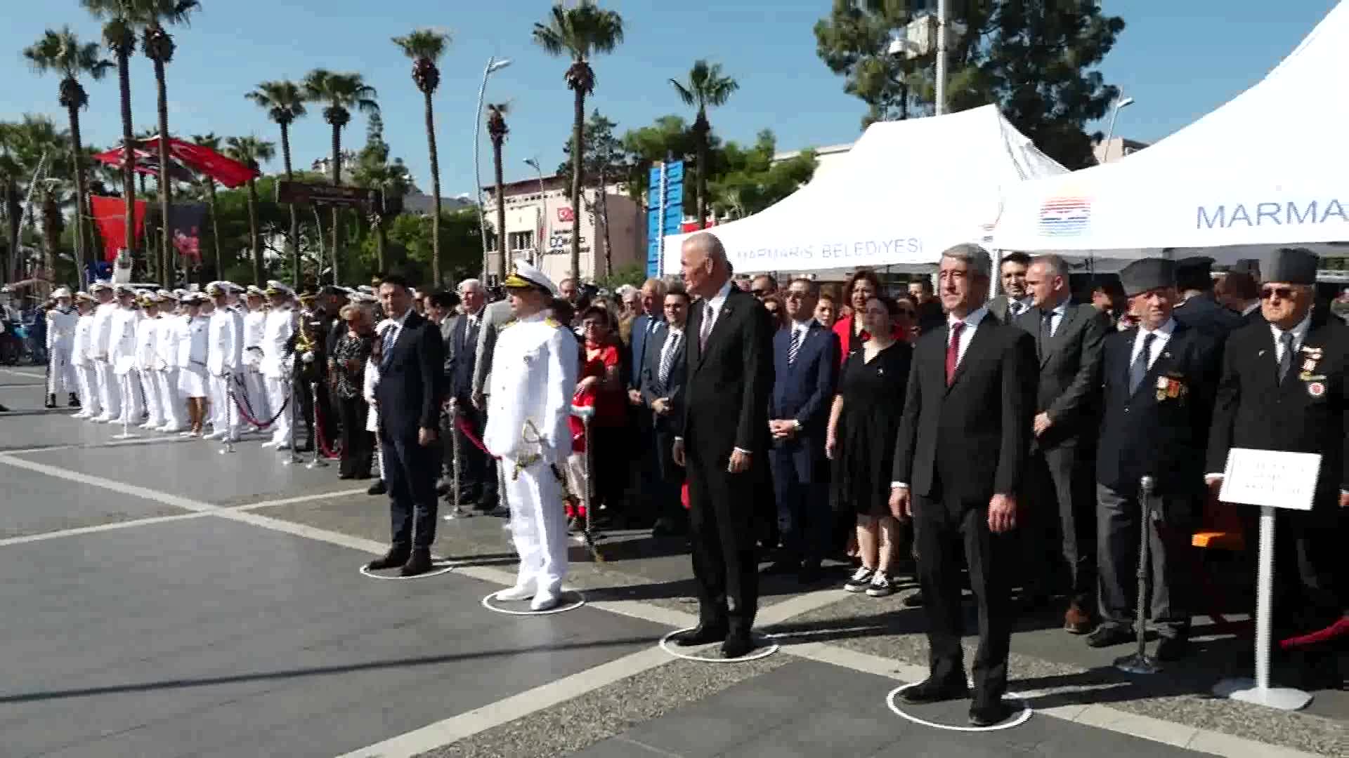 MARMARİS'TE 29 EKİM KUTLAMALARI ÇELENK SUNUMUYLA BAŞLADI
