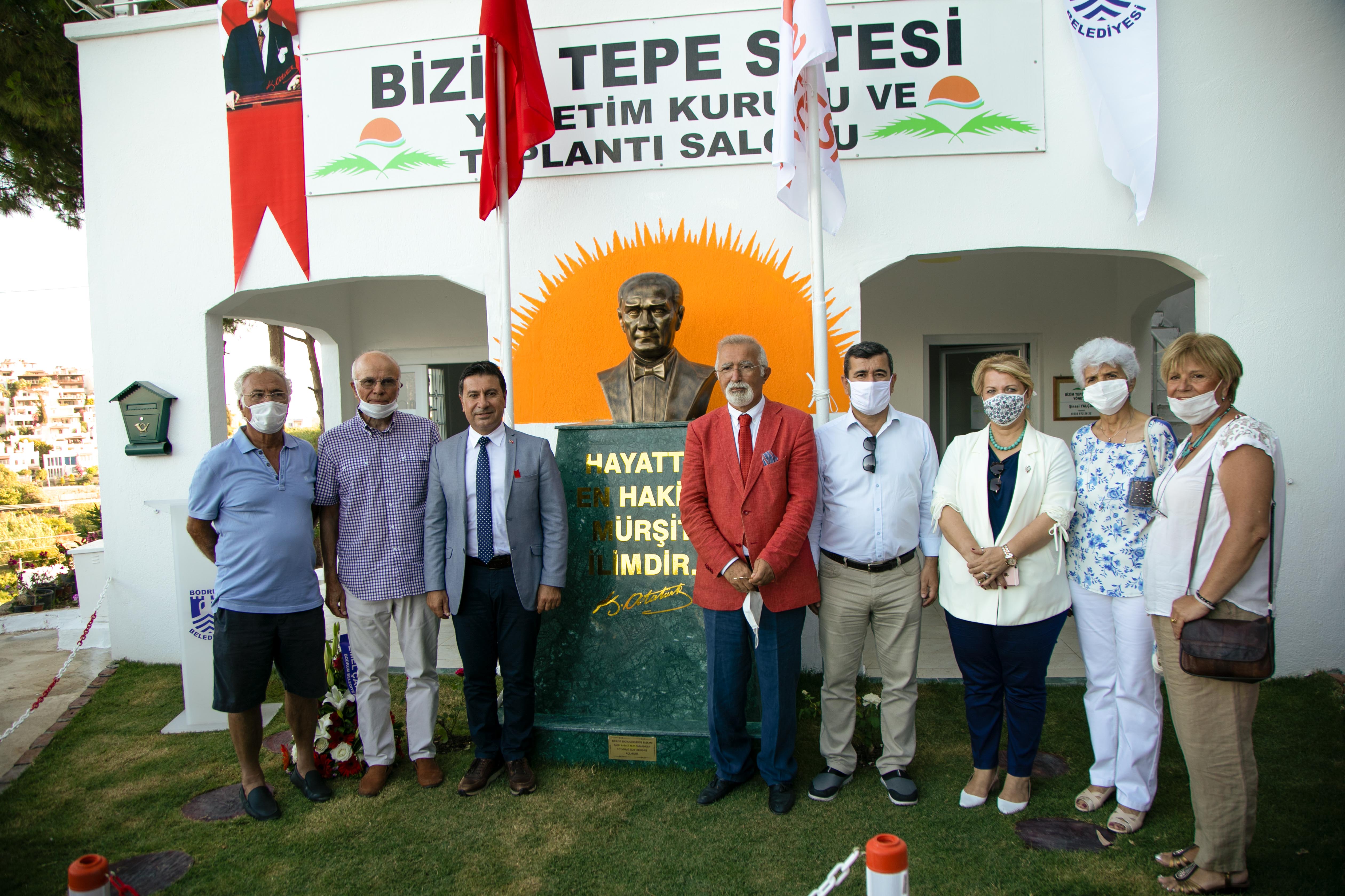 BODRUM BELEDİYE BAŞKANI ARAS, ATATÜRK BÜSTÜ’NÜN AÇILIŞINI GERÇEKLEŞTİRDİ