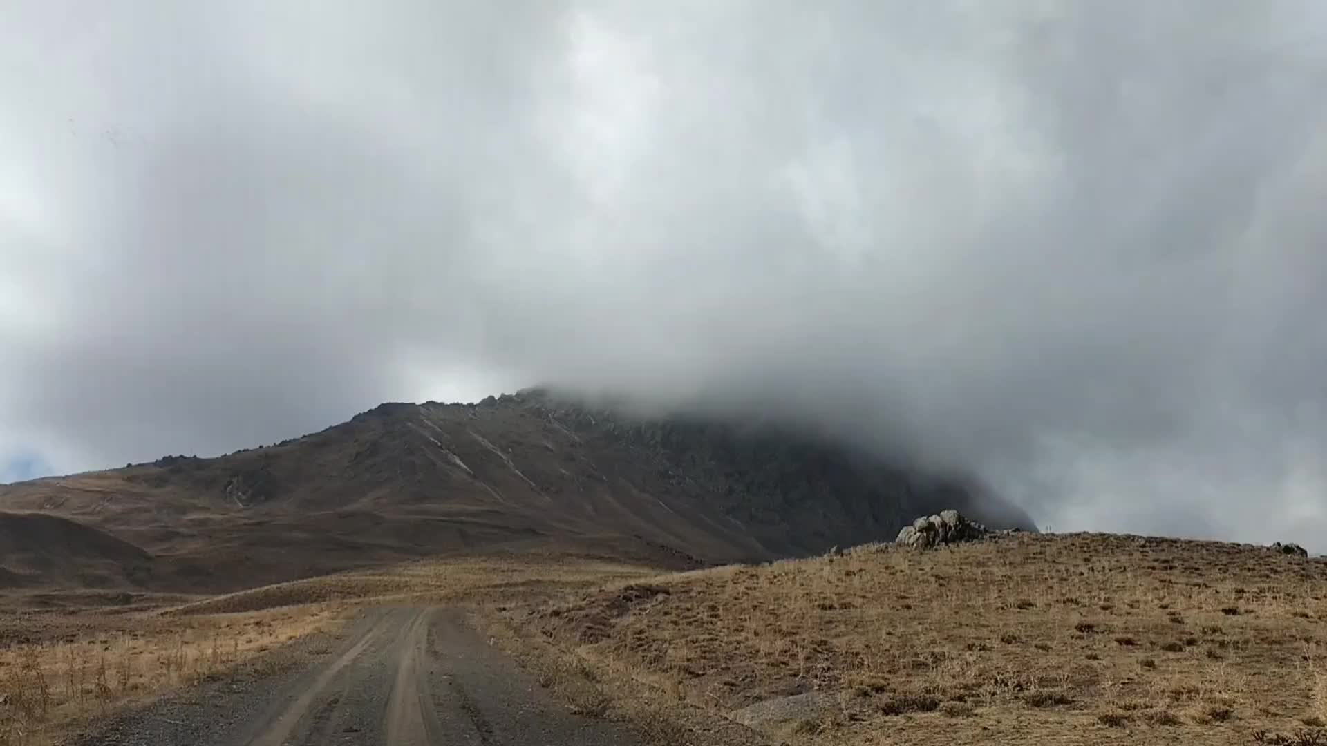 KARS, ARDAHAN VE IĞDIRLI DAĞCILAR, CUMHURİYET BAYRAMI VE KARS'IN KURTULUŞ YIL DÖNÜMÜNÜ ZİRVE TIRMANIŞIYLA KUTLADI