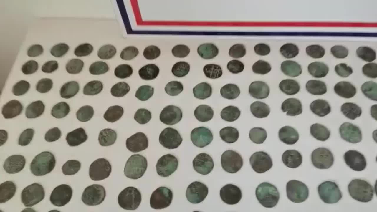 İZMİR'DE TARİHİ ESER KAÇAKÇILIĞI OPERASYONU: 661 ADET BRONZ VE GÜMÜŞ SİKKE ELE GEÇİRİLDİ