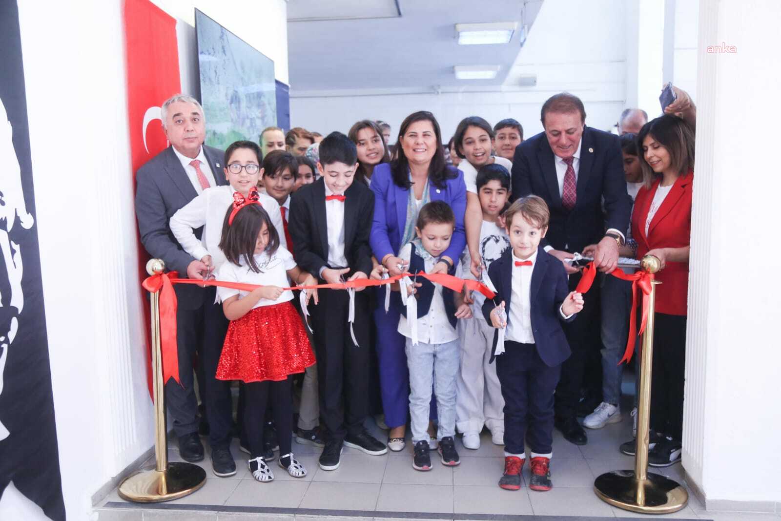 ÖZLEM ÇERÇİOĞLU 29 EKİM SERGİSİ'NİN AÇILIŞINI YAPTI