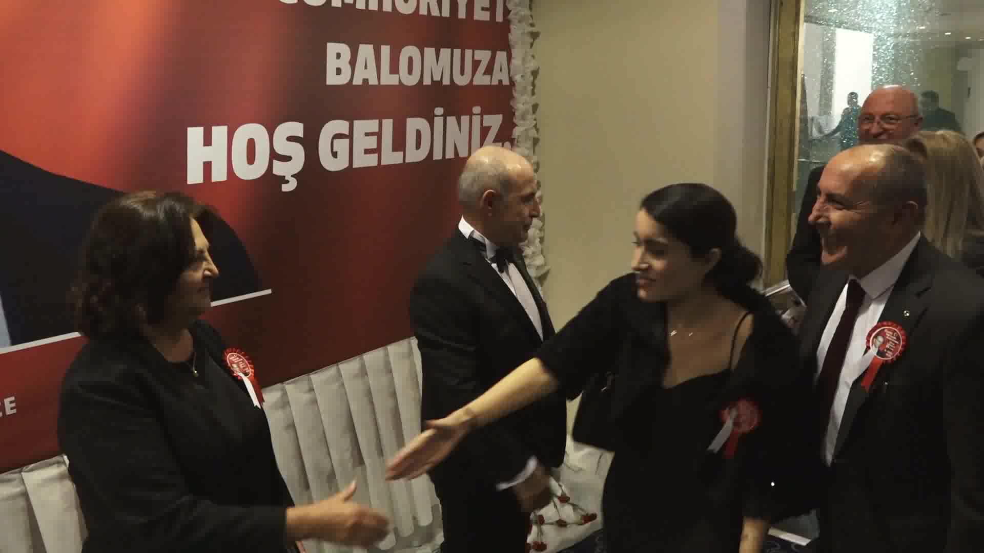 BÜYÜKÇEKMECE BELEDİYESİ'NDEN CUMHURİYET BALOSU