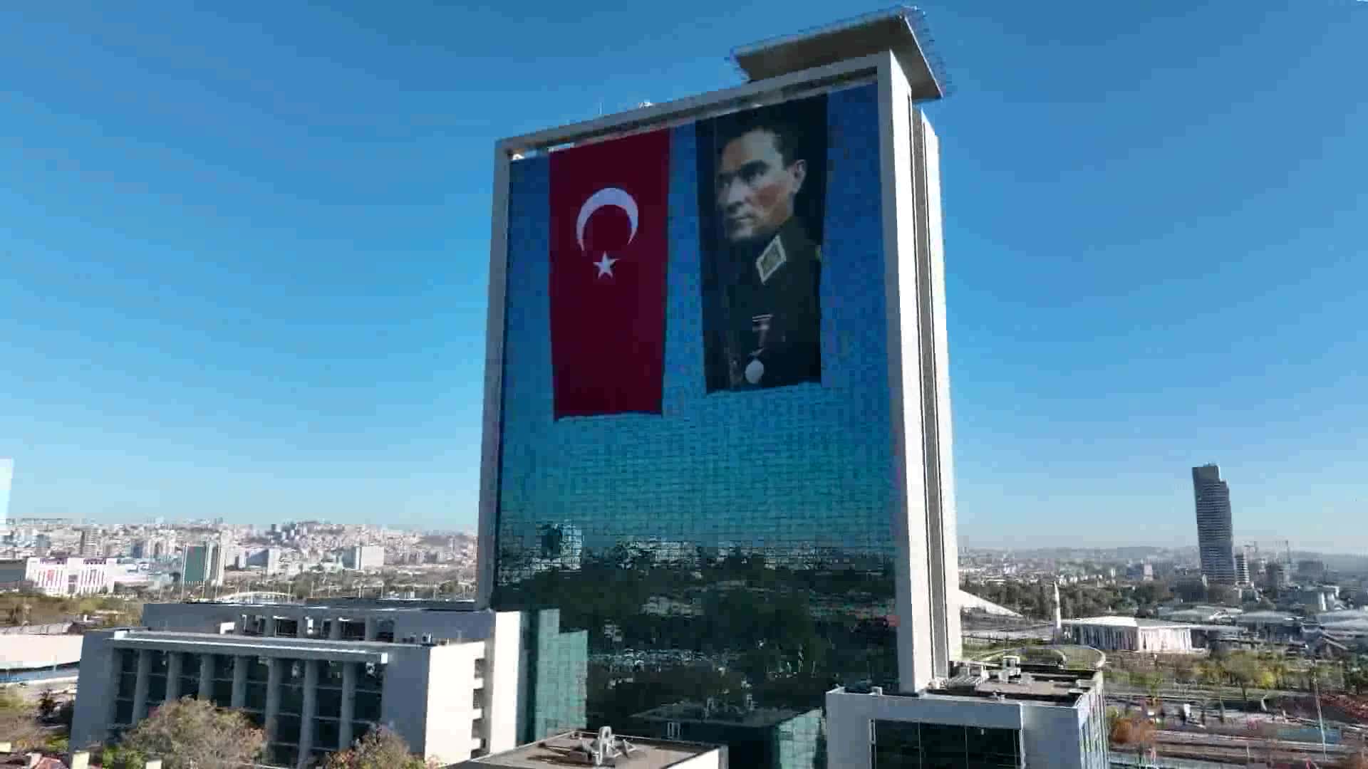 ANKARA, CUMHURİYET COŞKUSU İLE KIRMIZI BEYAZA BÜRÜNDÜ