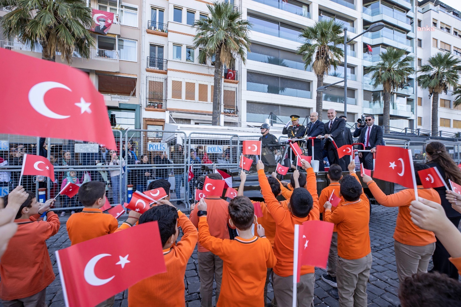 İZMİR’DE CUMHURİYET BAYRAMI NEDENİYLE GEÇİT TÖRENİ DÜZENLENDİ