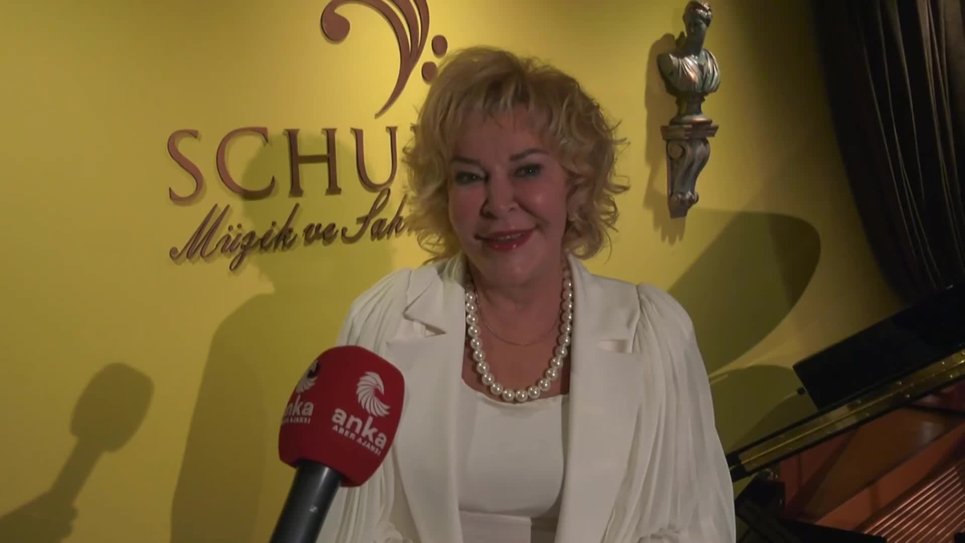 CUMHURİYET 99 YAŞINDA… PİYANİST GÜLSİN ONAY: “O KADAR ÇOK ŞEY BORÇLUYUZ Kİ ATATÜRK'E... CUMHURİYETİ KURDUĞU İÇİN. BİZLERE BU OLAĞANÜSTÜ DÜNYAYI KAZANDIRDIĞI İÇİN; ÖZGÜRLÜKLE, DEMOKRASİYLE…”