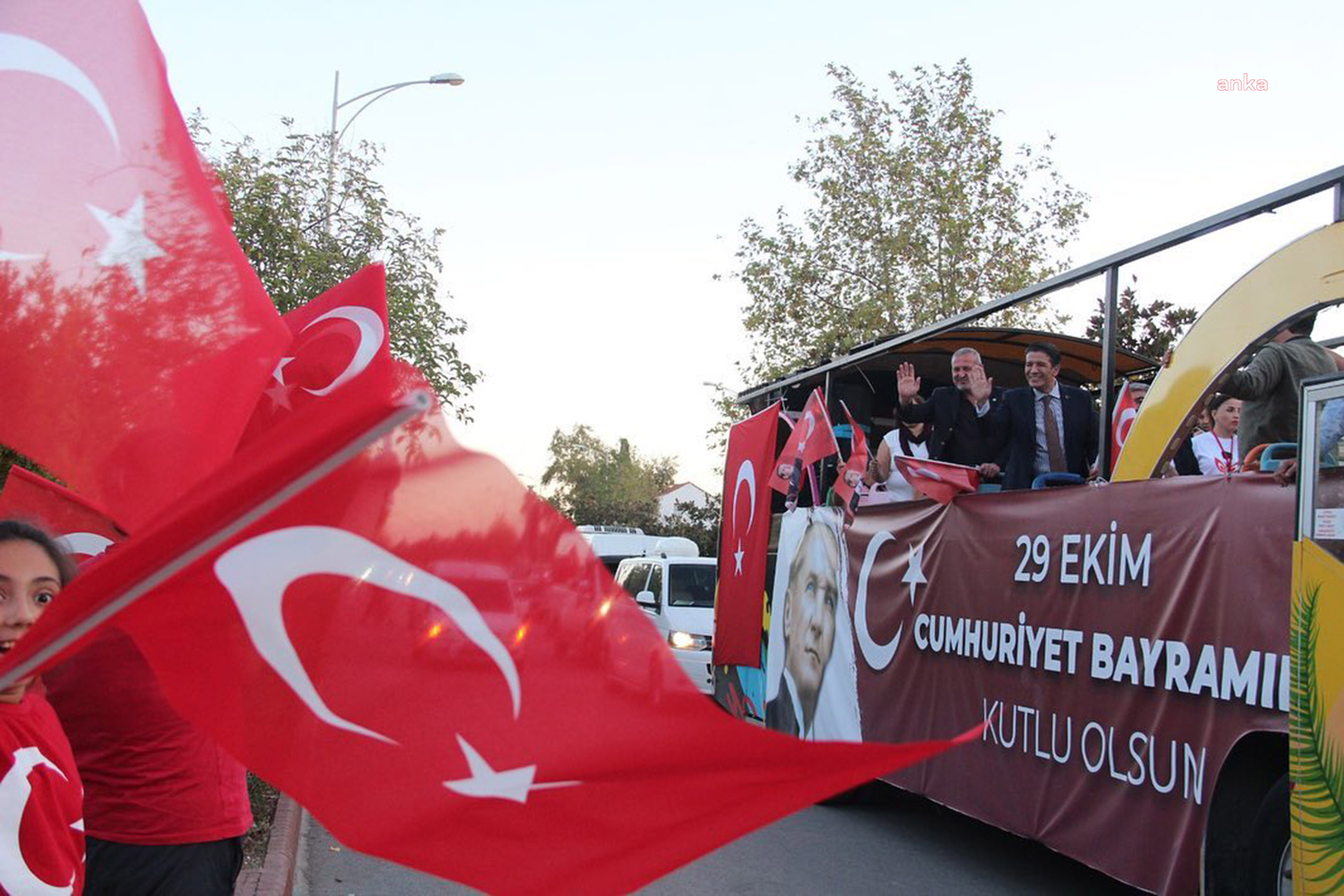 DÖŞEMEALTI’NDA CUMHURİYET BAYRAMI ETKİNLİKLERİ KAPSAMINDA MELEK MOSSO SAHNE ALDI