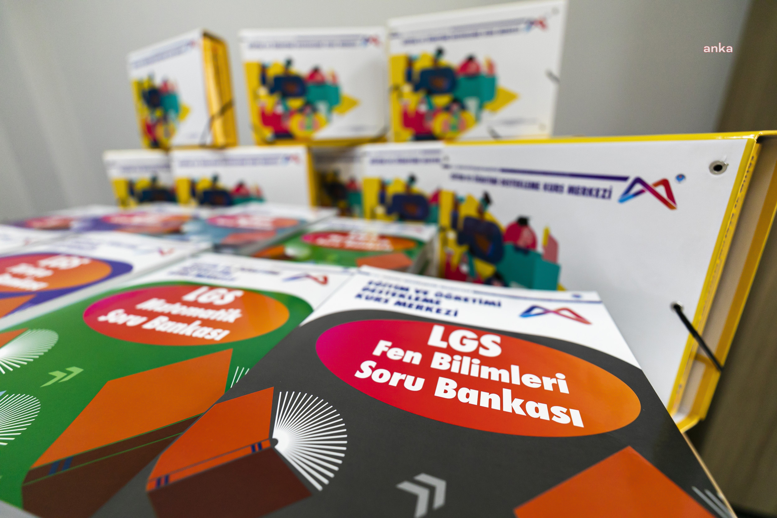 MERSİN BÜYÜKŞEHİR'DEN YKS VE LGS ADAYLARINA ÜCRETSİZ KAYNAK KİTAP