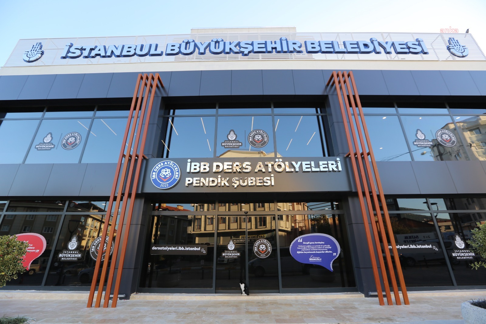 ÖĞRENCİLER, İBB'NİN 9 İLÇEDE AÇTIĞI ‘DERS ATÖLYELERİ’NDE SINAVLARA HAZIRLANIYOR