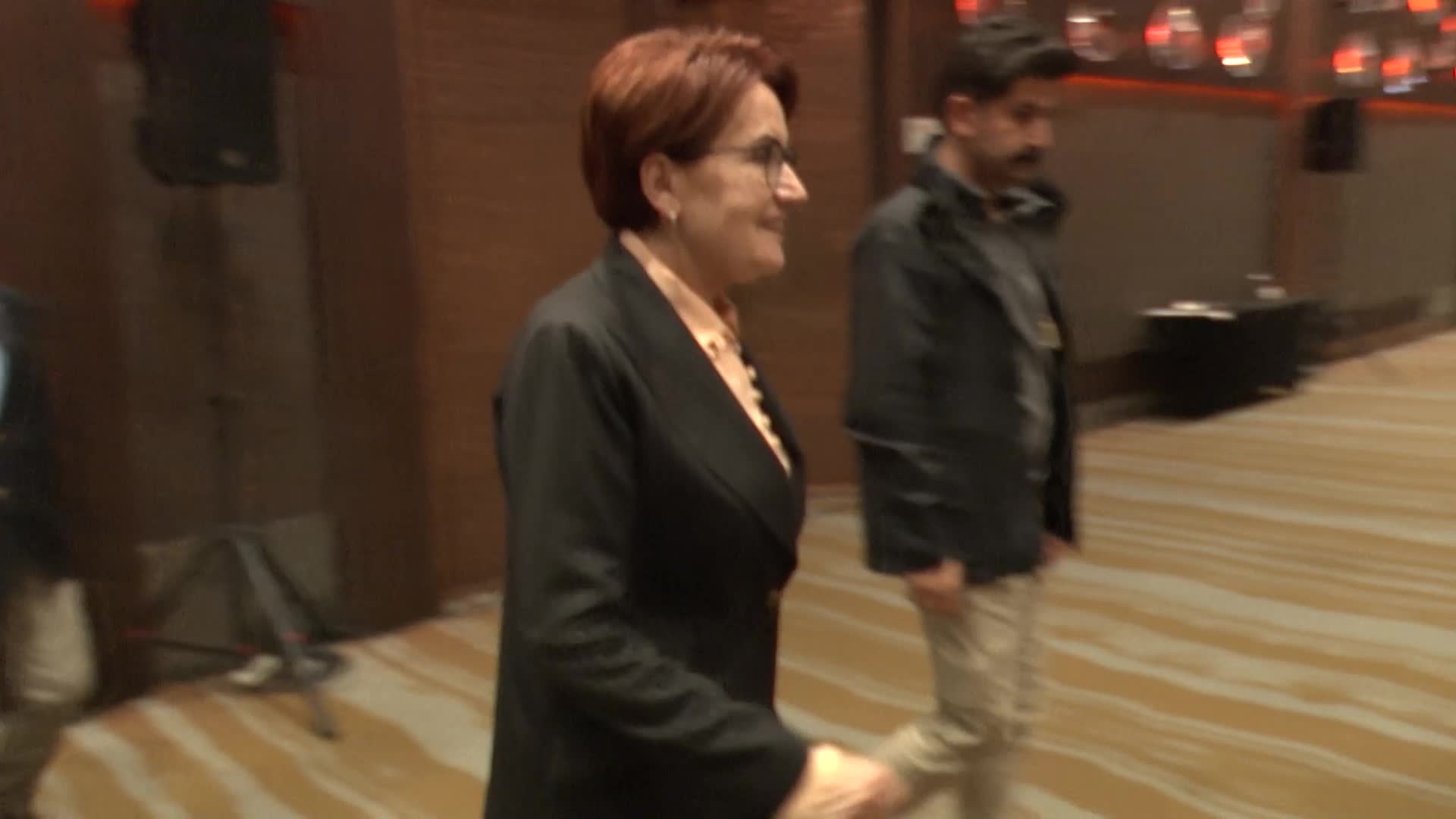 AKŞENER, PARTİ YÖNETİCİLERİ VE MİLLETVEKİLLERİYLE TOPLANDI