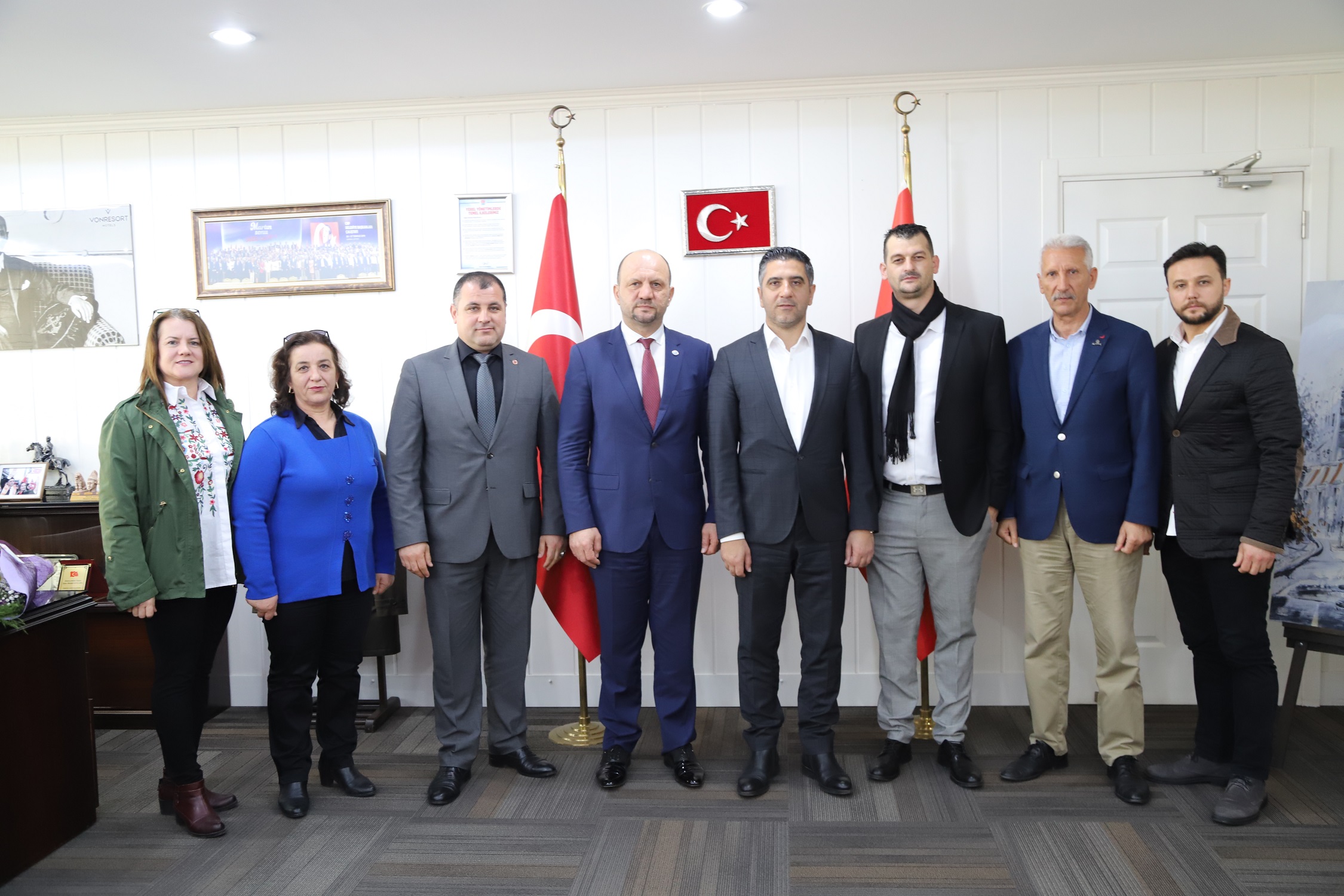 BALKAN GÖÇMENLERİNDEN MENDERES BELEDİYE BAŞKANI'NA ZİYARET