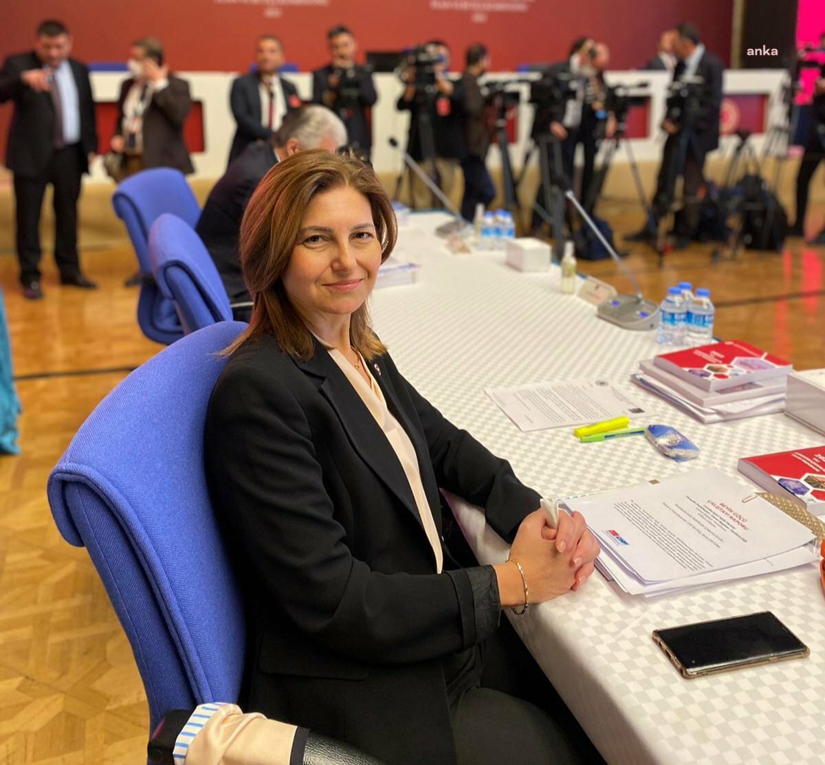 BÜTÇE GÖRÜŞMELERİNDE “UYUŞTURUCU” TARTIŞMASI... CHP’Lİ EMECAN: “UYUŞTURUCU BARONLARI İLE BOY BOY RESİMLERİ ÇIKAN İÇİŞLERİ BAKANINIZ ÇOK RAHATSIZ OLMUŞ”